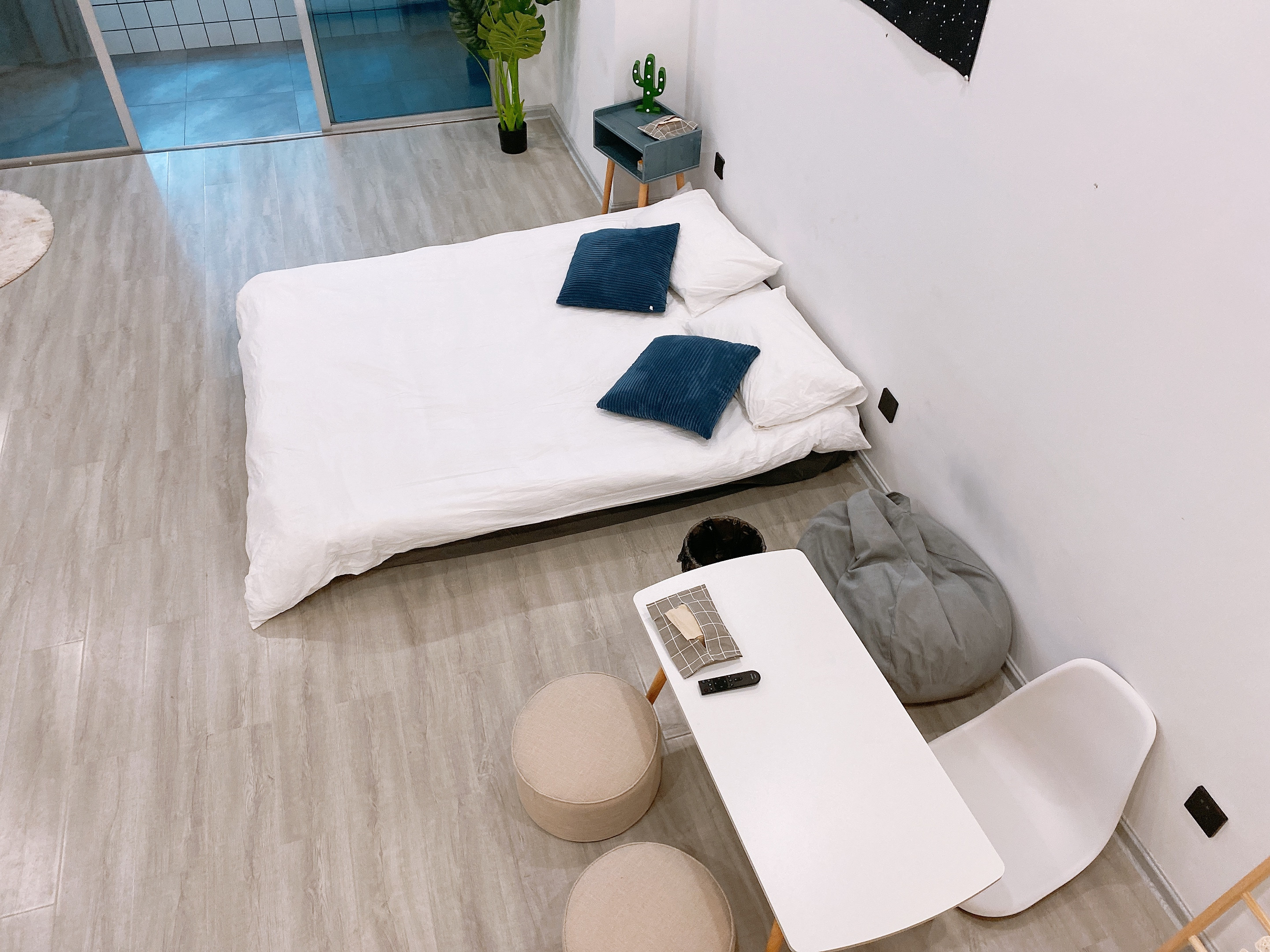 华南城市广场  1室1厅1卫    1700.0元/月 华南城市广场  1室1厅1卫    1700.0元/月室内图