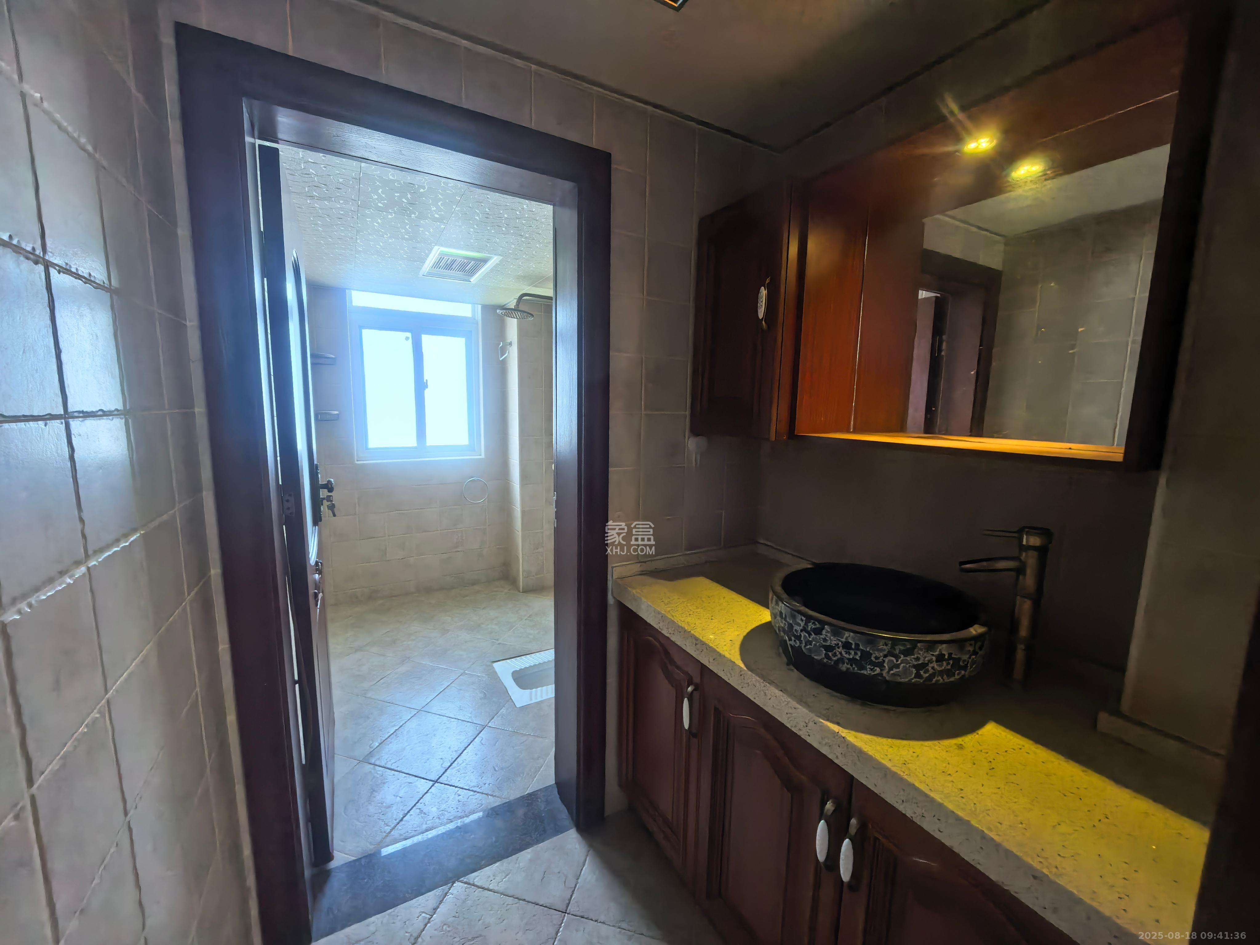 嘉盛华庭(一期、二期、三期)  4室2厅2卫    2800.0元/月 嘉盛华庭(一期、二期、三期)  4室2厅2卫    2800.0元/月室内图