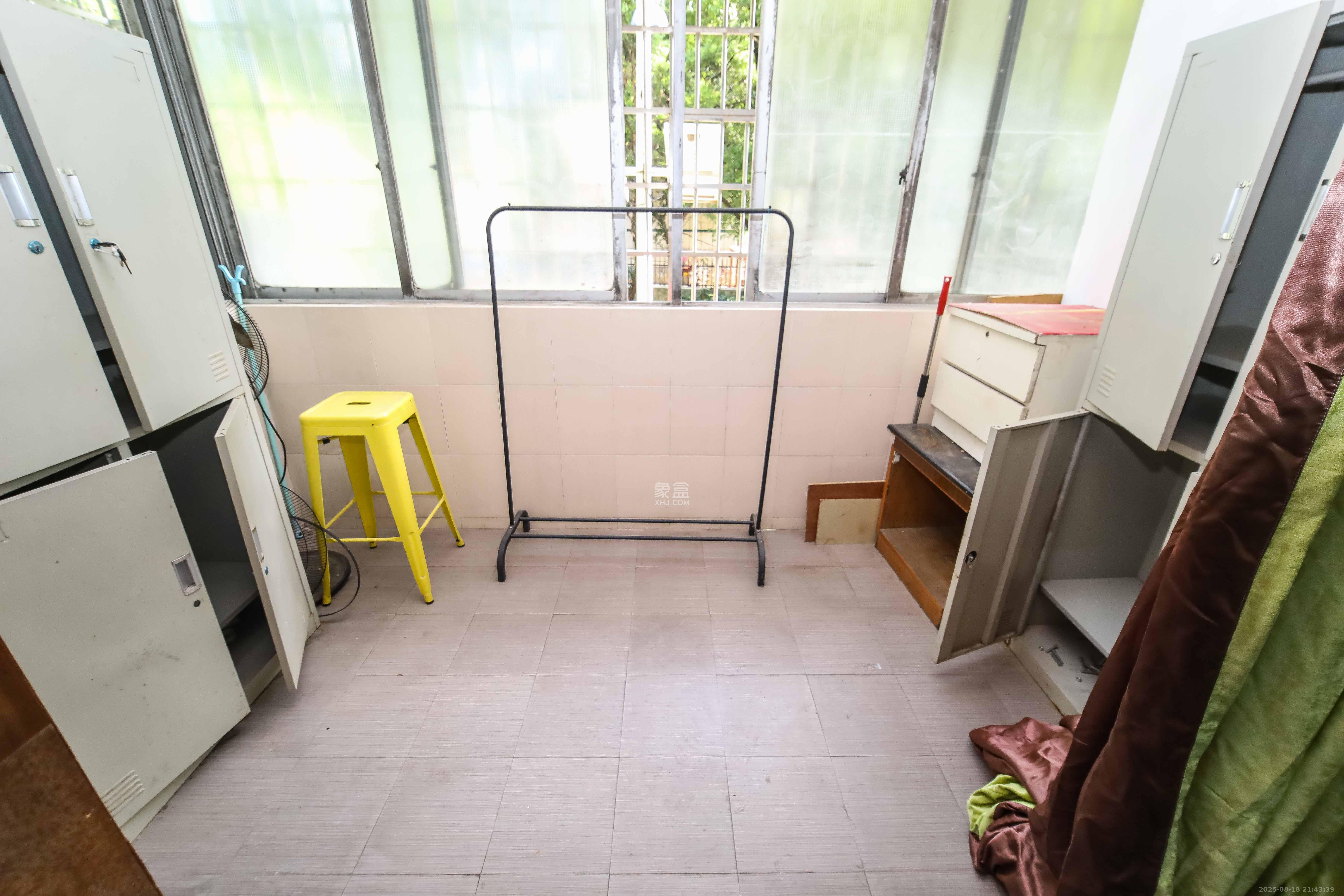 农广校单位宿舍  4室2厅2卫    79.8万 农广校单位宿舍  4室2厅2卫    79.8万阳台