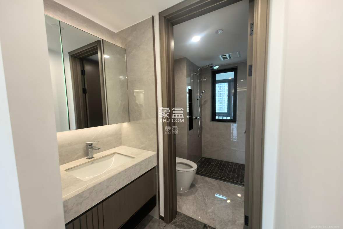 滨江府1913 4室2厅3卫 8500.0元/月 滨江府1913 4室2厅3卫 8500.0元/月室内图