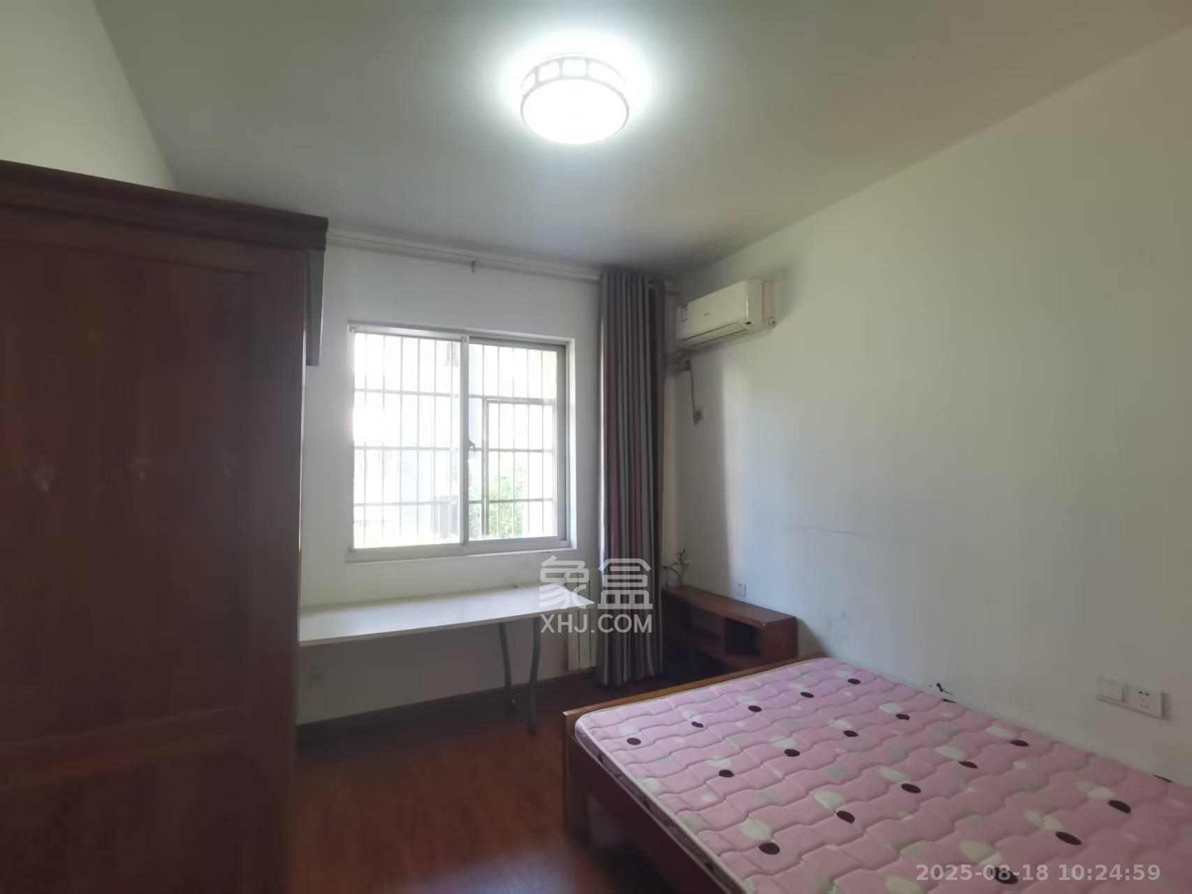 九峰小区(一二三四区) 4室2厅2卫 3500.0元/月 九峰小区(一二三四区) 4室2厅2卫 3500.0元/月室内图