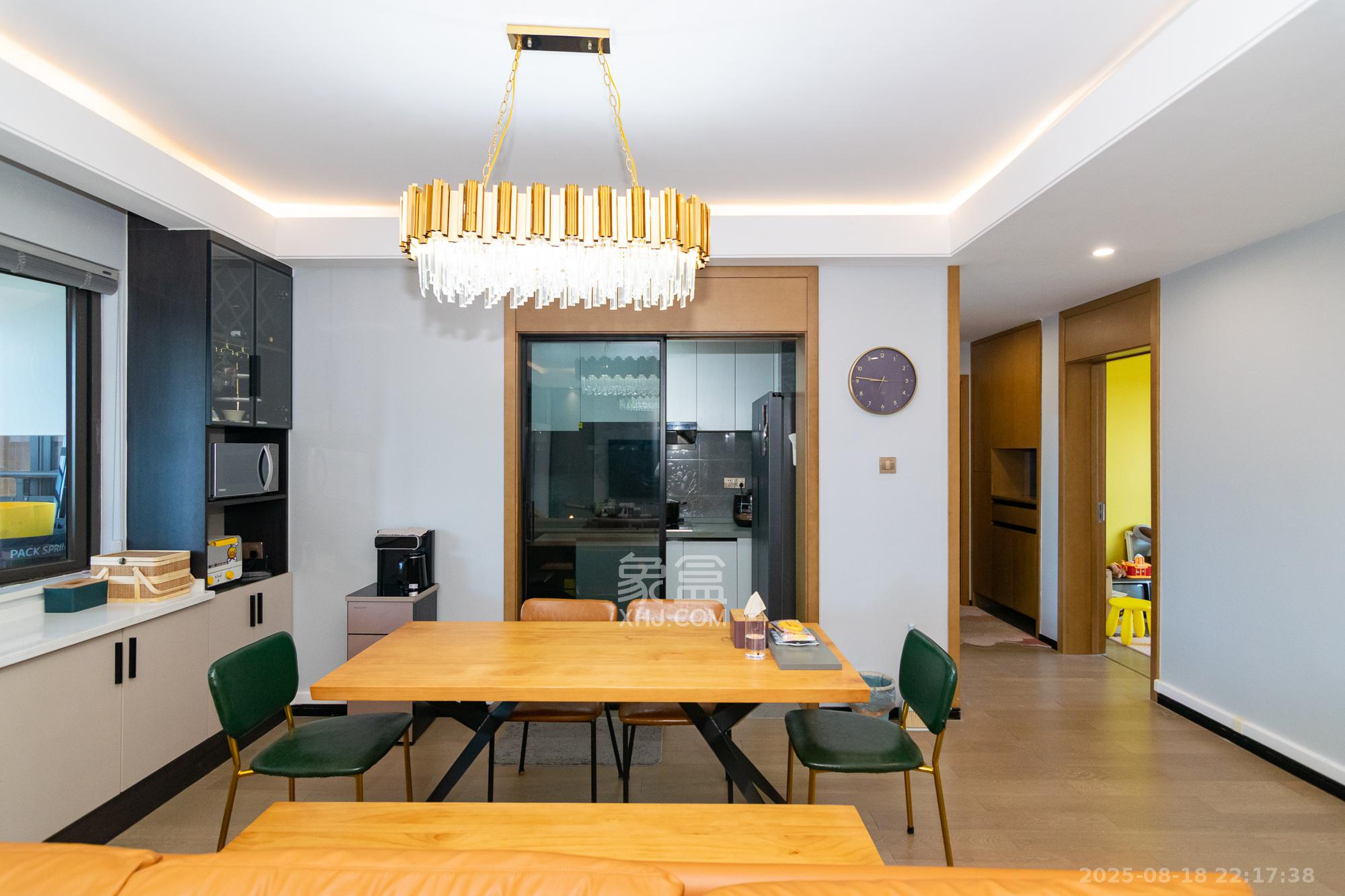 润和美郡(润和紫郡五期)  4室2厅2卫    128.0万 润和美郡(润和紫郡五期)  4室2厅2卫    128.0万客厅