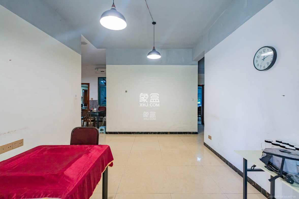 恒大雅苑 4室2厅2卫 108.0万 恒大雅苑 4室2厅2卫 108.0万客厅