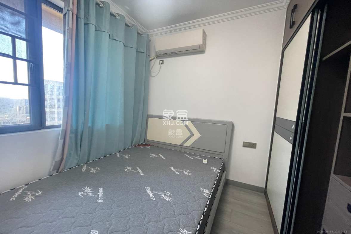 奥克斯滨仕花园(奥克斯洋湖广场/奥克斯中心)  3室2厅2卫    3000.0元/月 奥克斯滨仕花园(奥克斯洋湖广场/奥克斯中心)  3室2厅2卫    3000.0元/月室内图