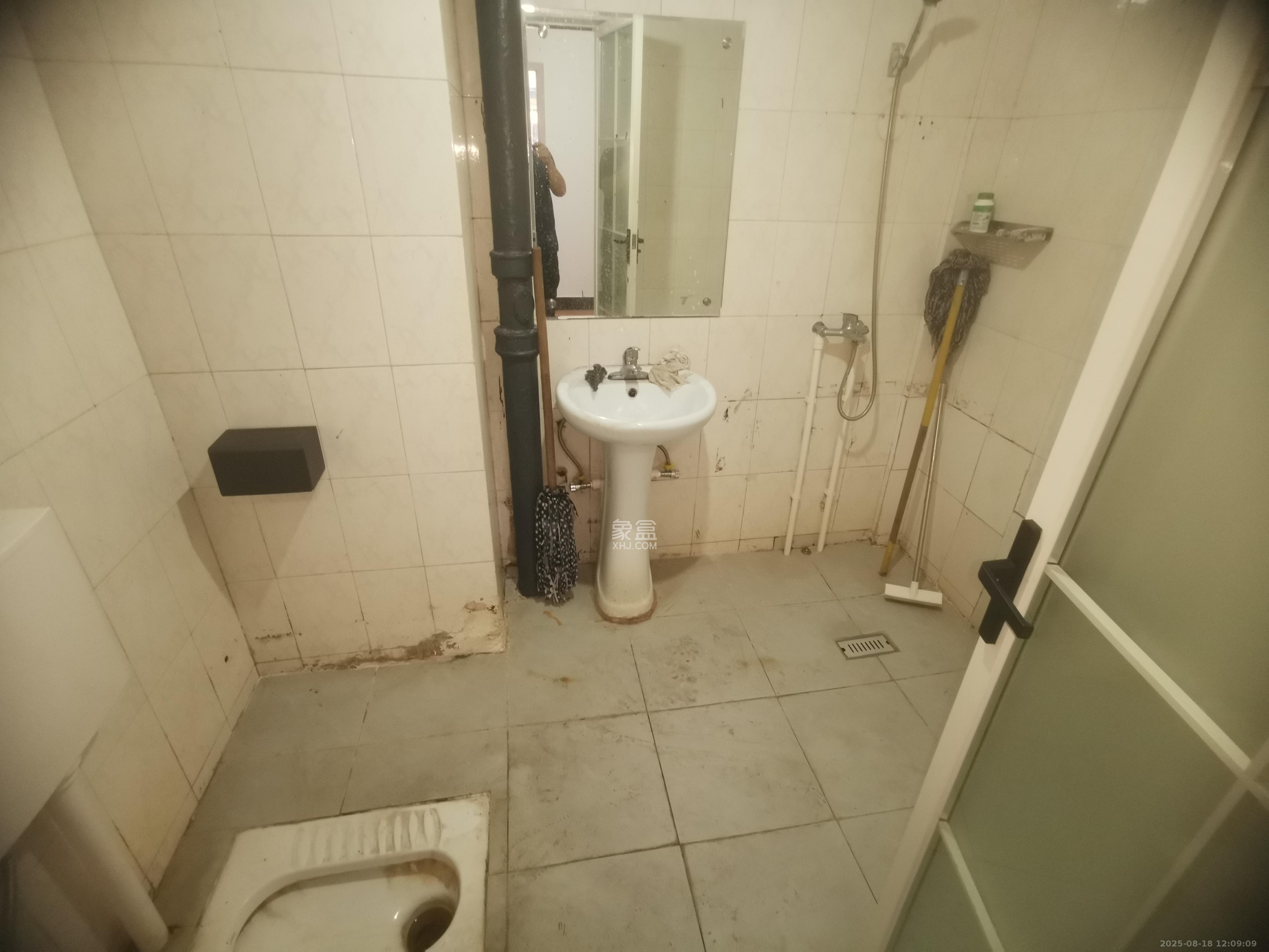 韭菜园商住楼  3室2厅1卫    2800.0元/月室内图