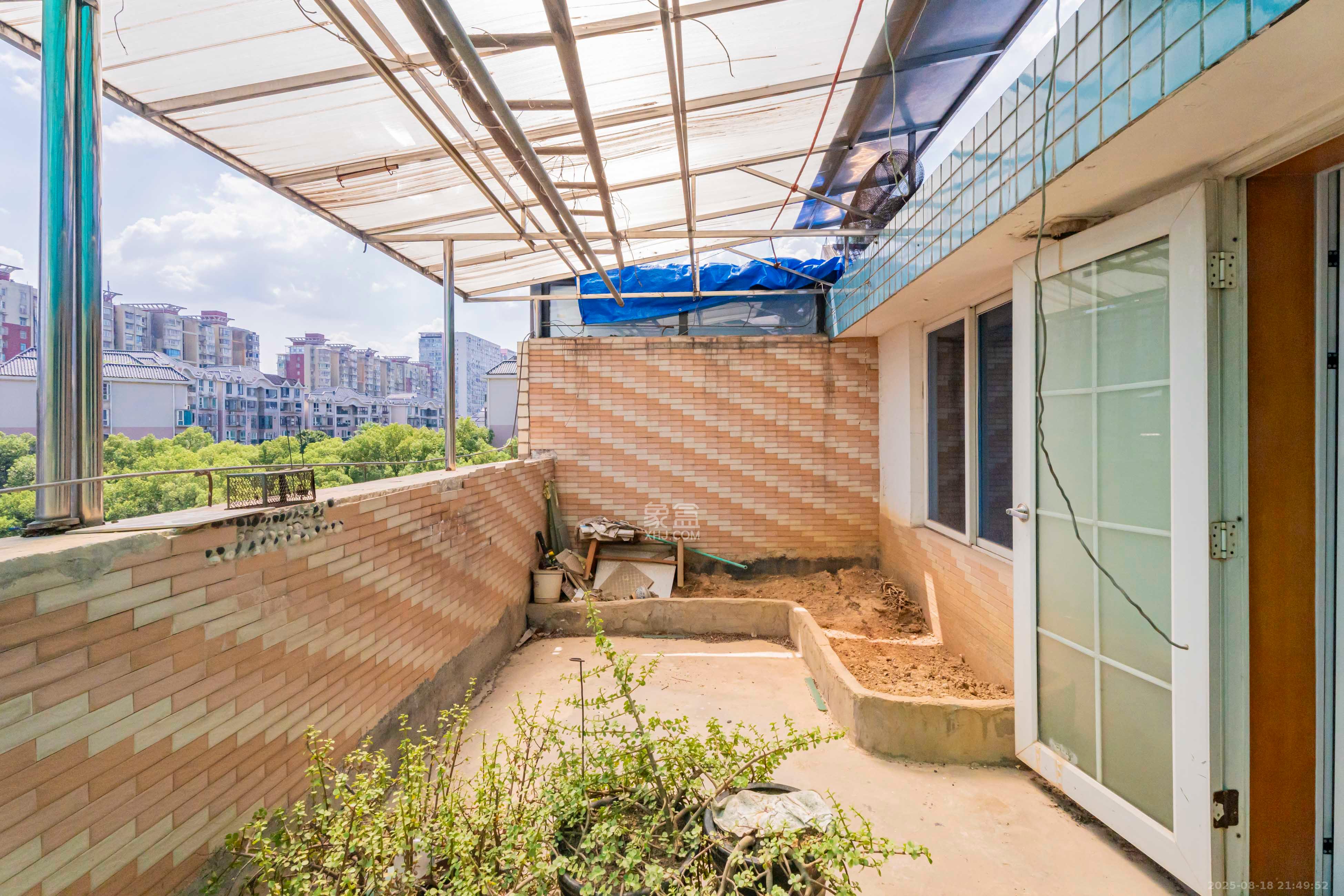 四方小区  3室2厅2卫    88.0万 四方小区  3室2厅2卫    88.0万阳台