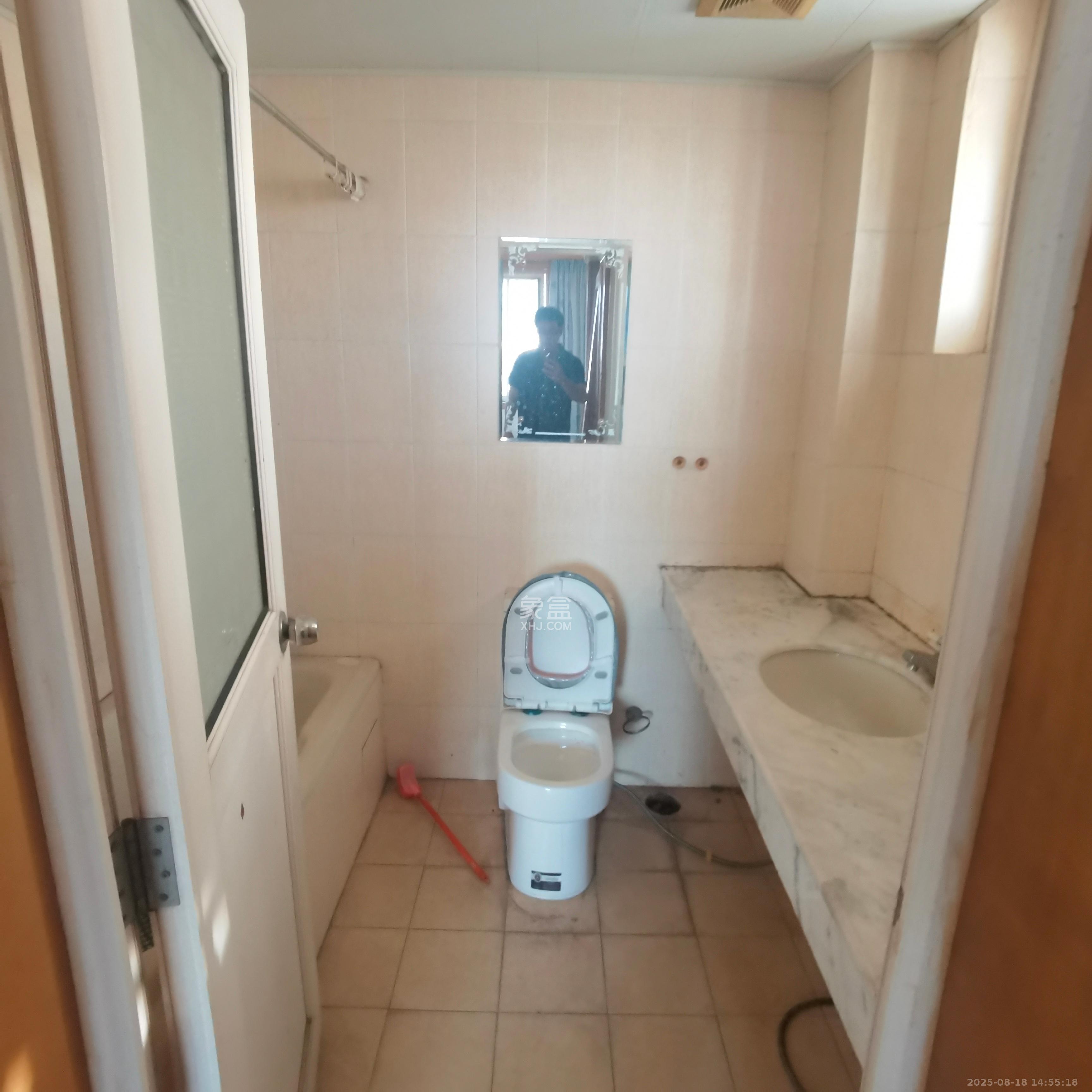 海威大厦  4室2厅2卫    1800.0元/月室内图