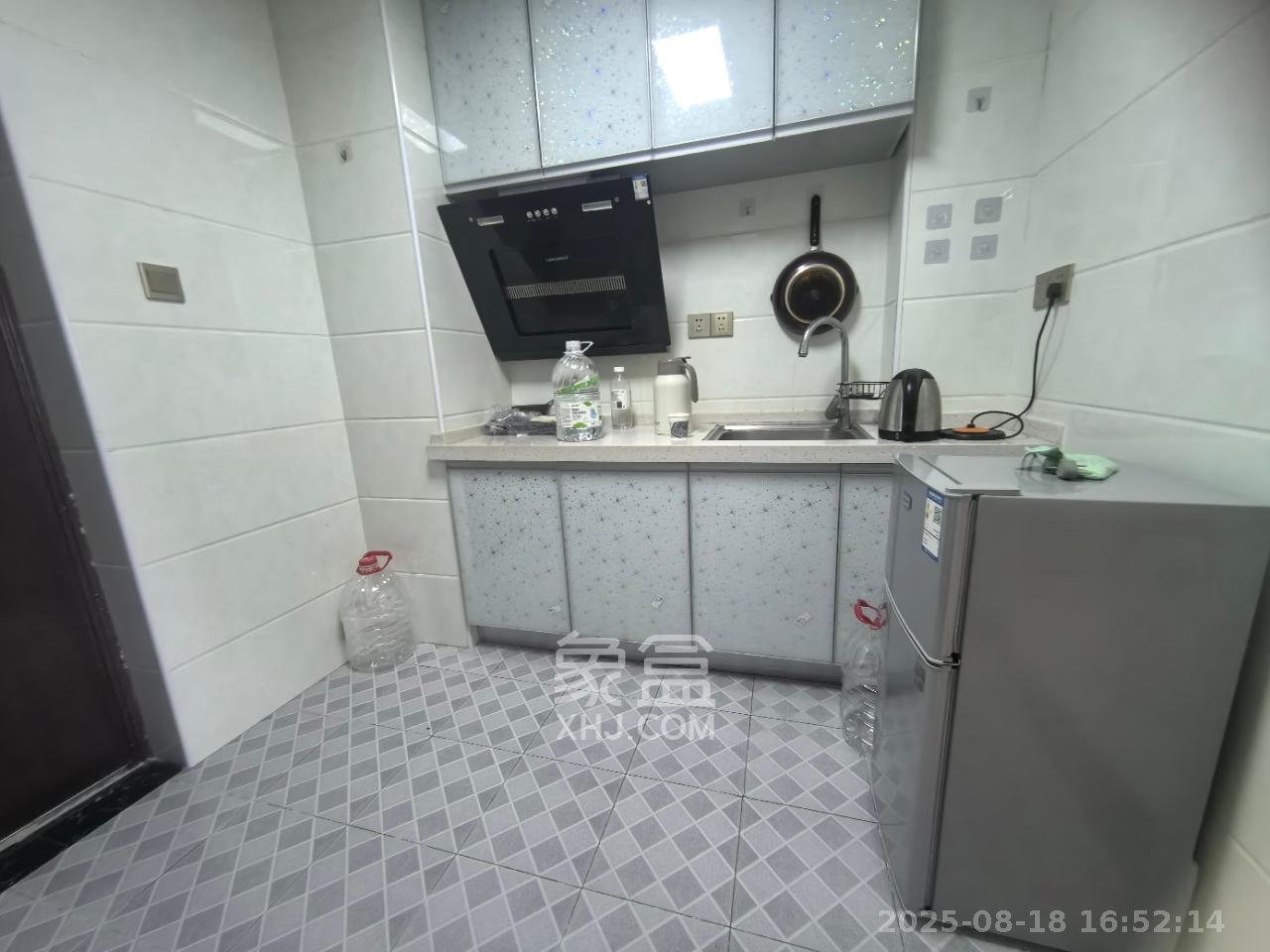 和庄  1室1厅1卫   1400.00元/月室内图