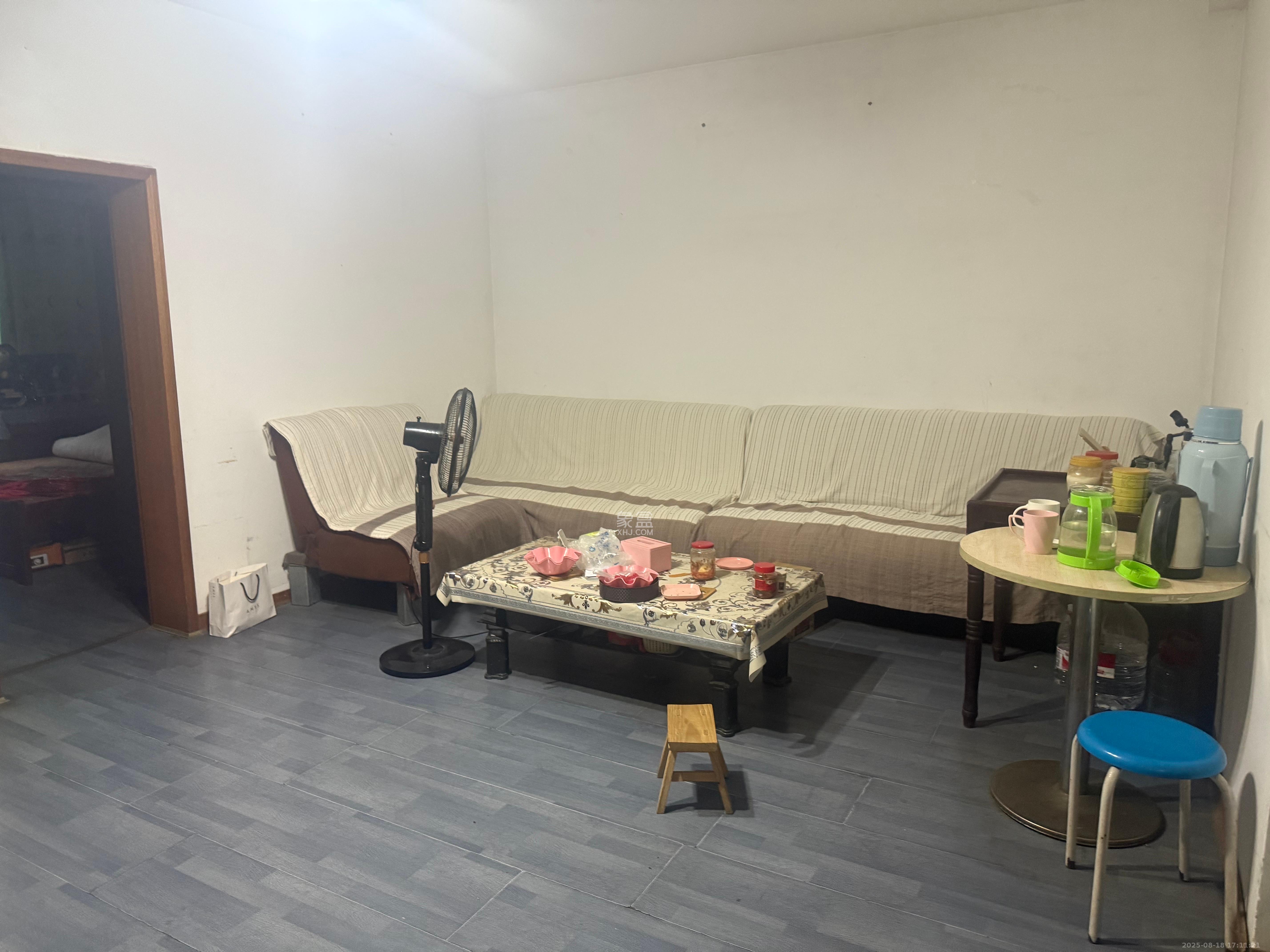 中南汽车世界 3室2厅1卫 1300.0元/月 中南汽车世界 3室2厅1卫 1300.0元/月室内图