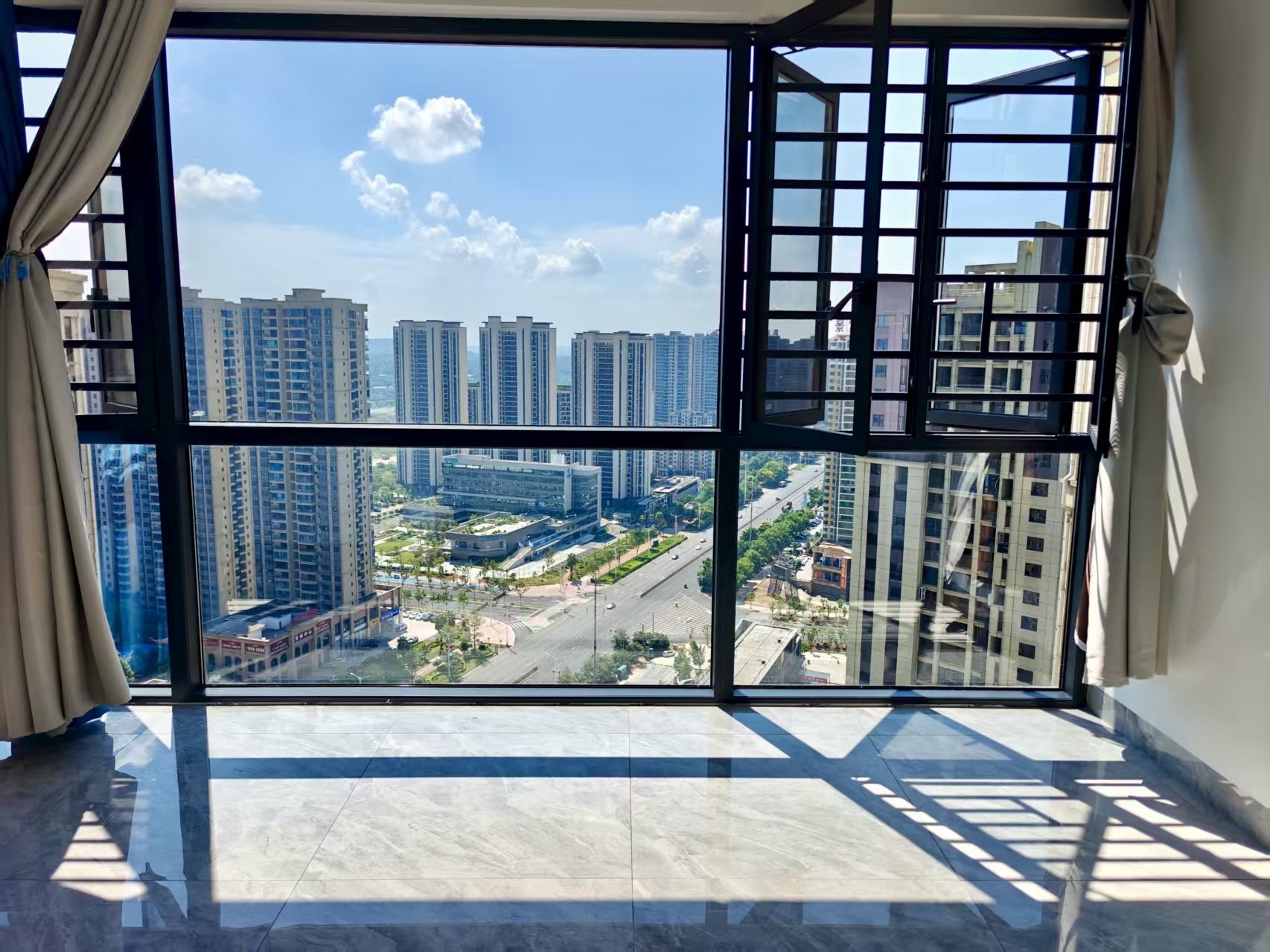 金钟大悦城 3室2厅2卫 2100.0元/月 金钟大悦城 3室2厅2卫 2100.0元/月户型图