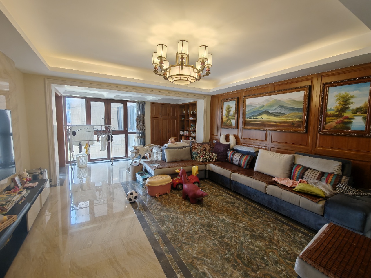 檀香山 5室2厅2卫 150.0万 檀香山 5室2厅2卫 150.0万客厅