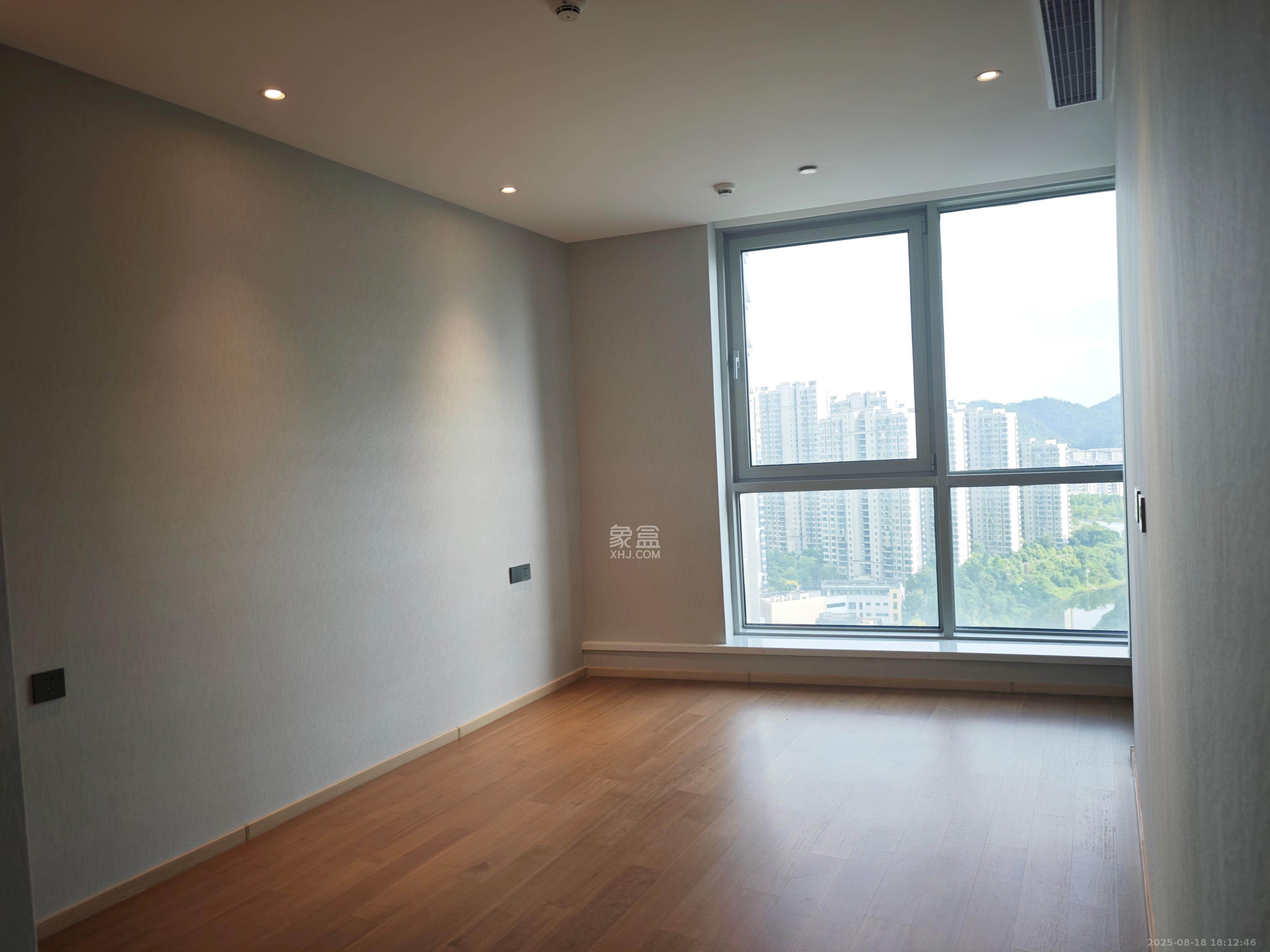 正荣梅溪紫阙台  4室2厅3卫    8500.0元/月室内图