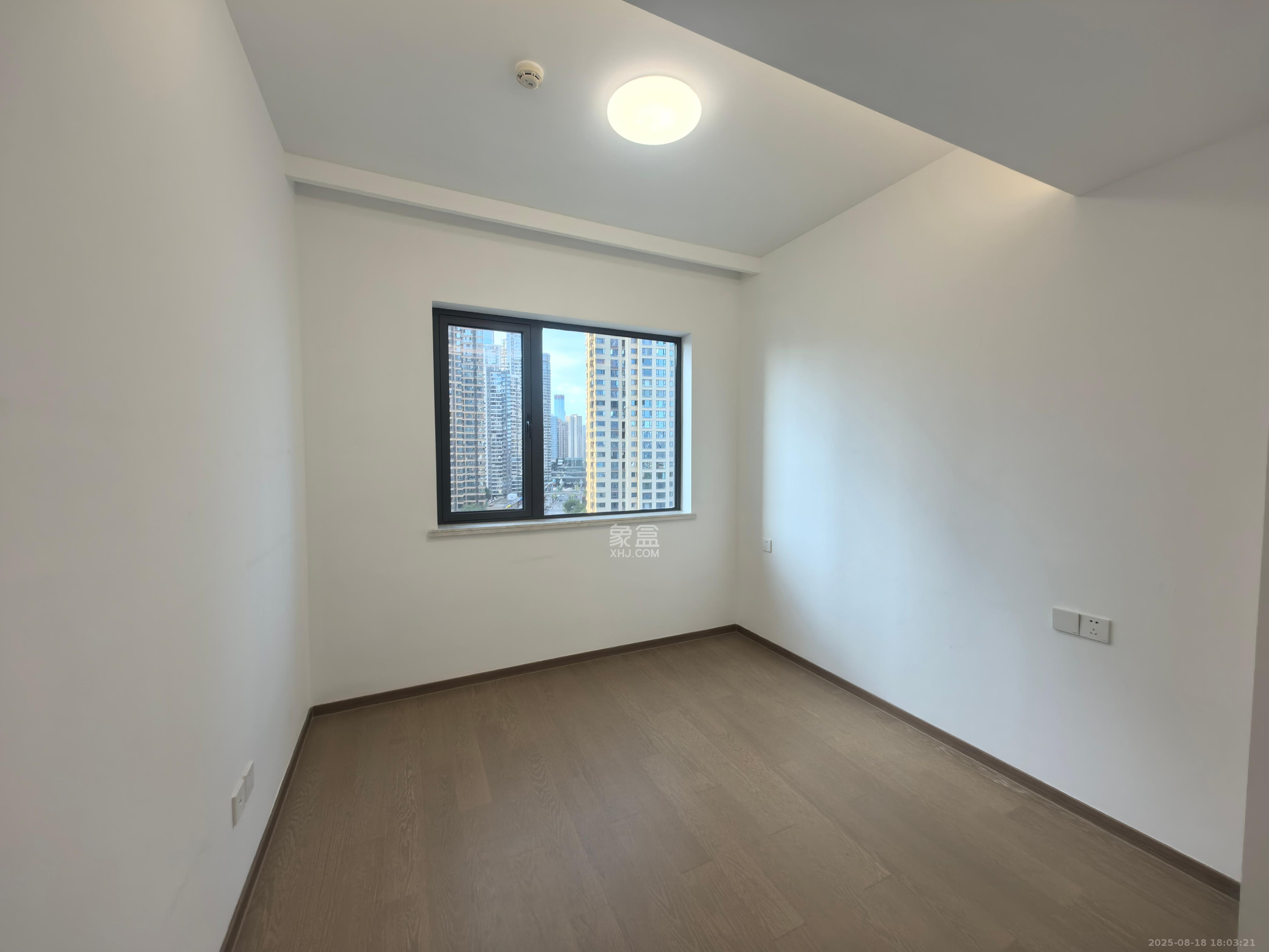 滨江府1913 4室2厅3卫 8500.0元/月 滨江府1913 4室2厅3卫 8500.0元/月室内图