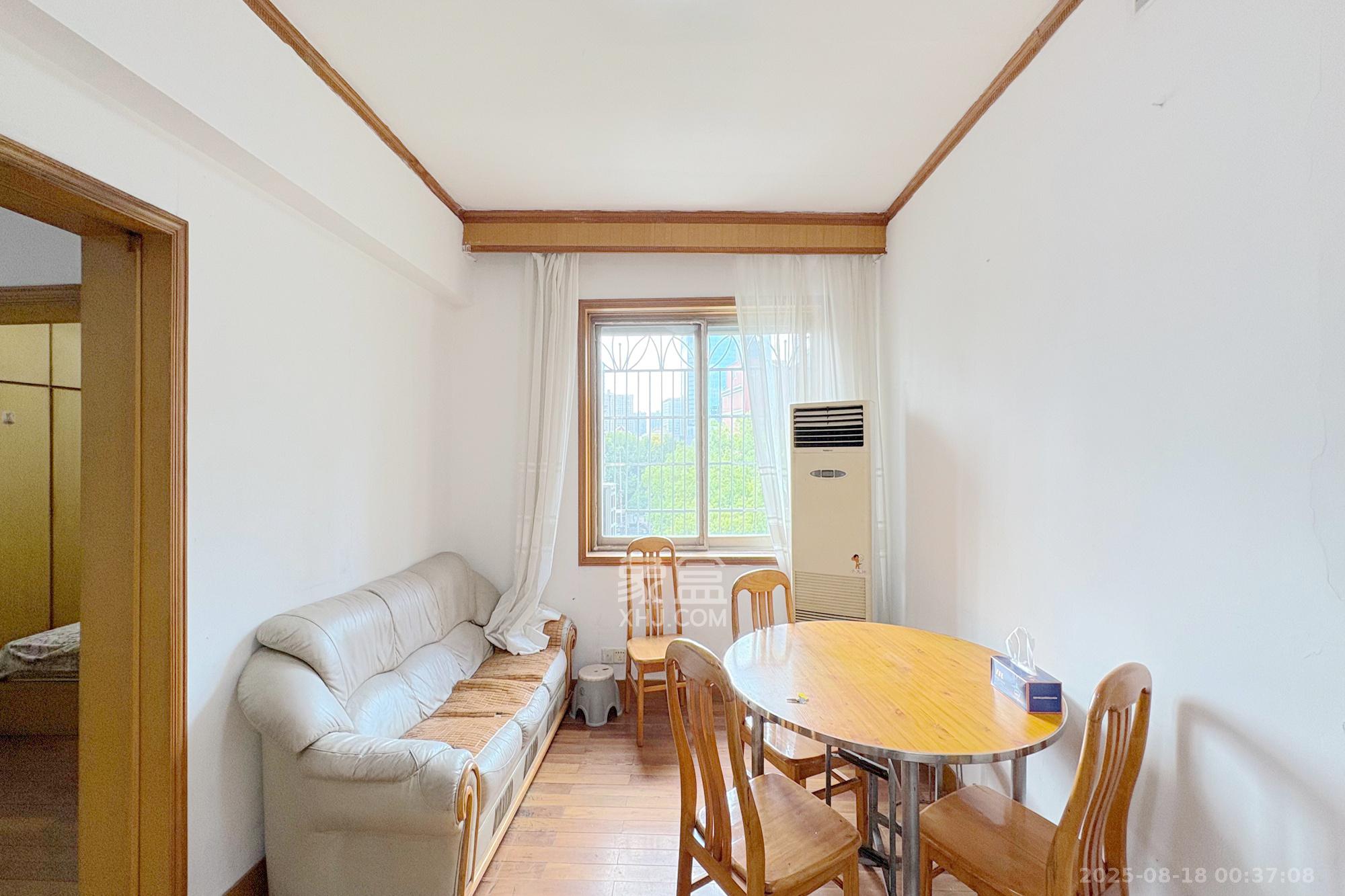 清水塘社区一中宿舍  3室2厅2卫    132.0万 清水塘社区一中宿舍  3室2厅2卫    132.0万