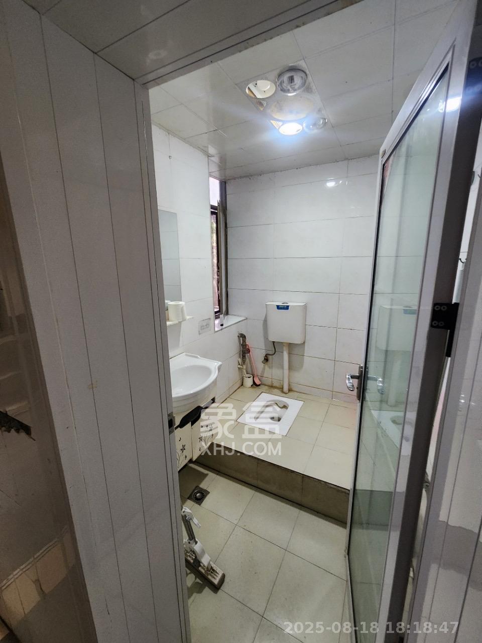 英才园二片  3室2厅1卫    2200.0元/月 英才园二片  3室2厅1卫    2200.0元/月室内图