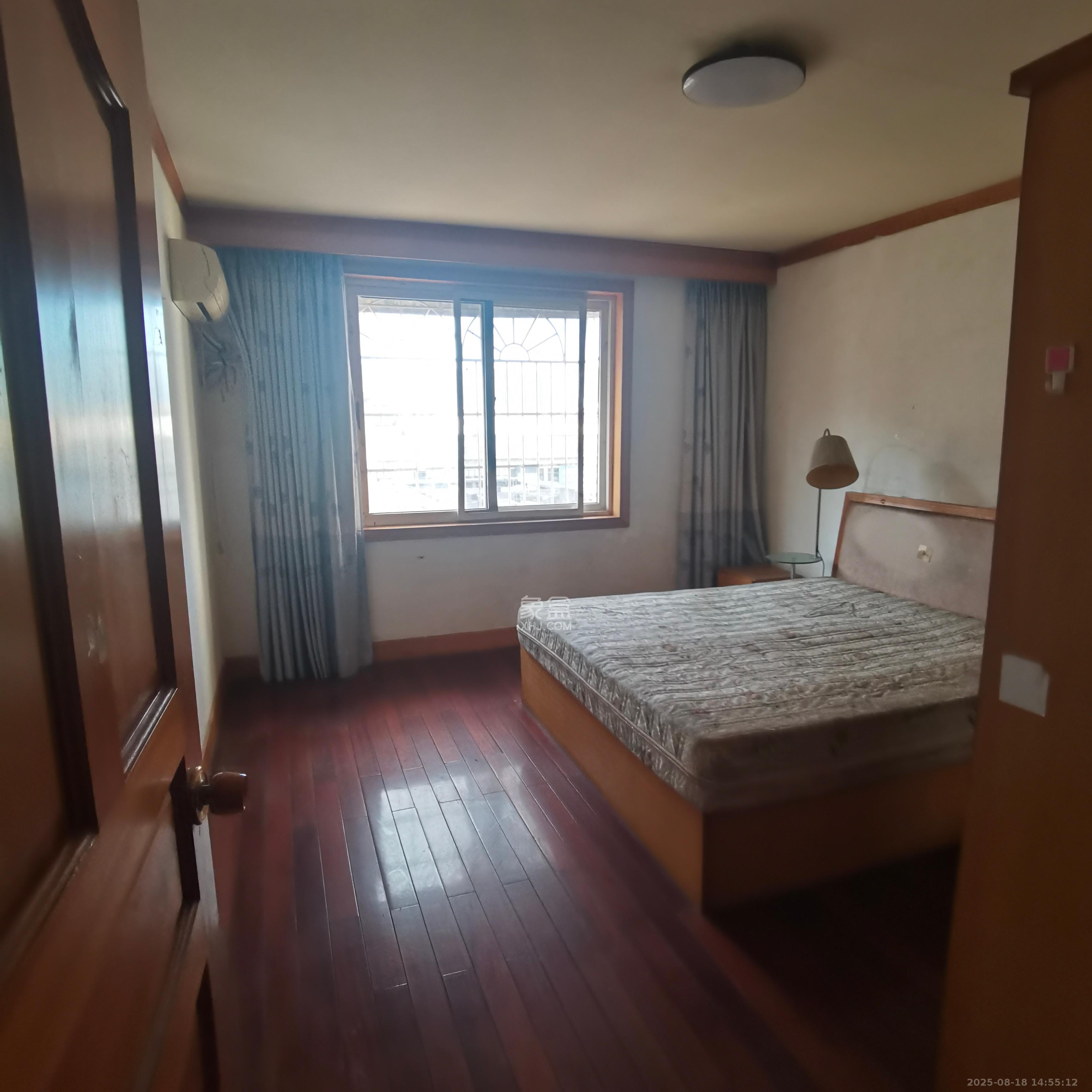 海威大厦  4室2厅2卫    1800.0元/月室内图