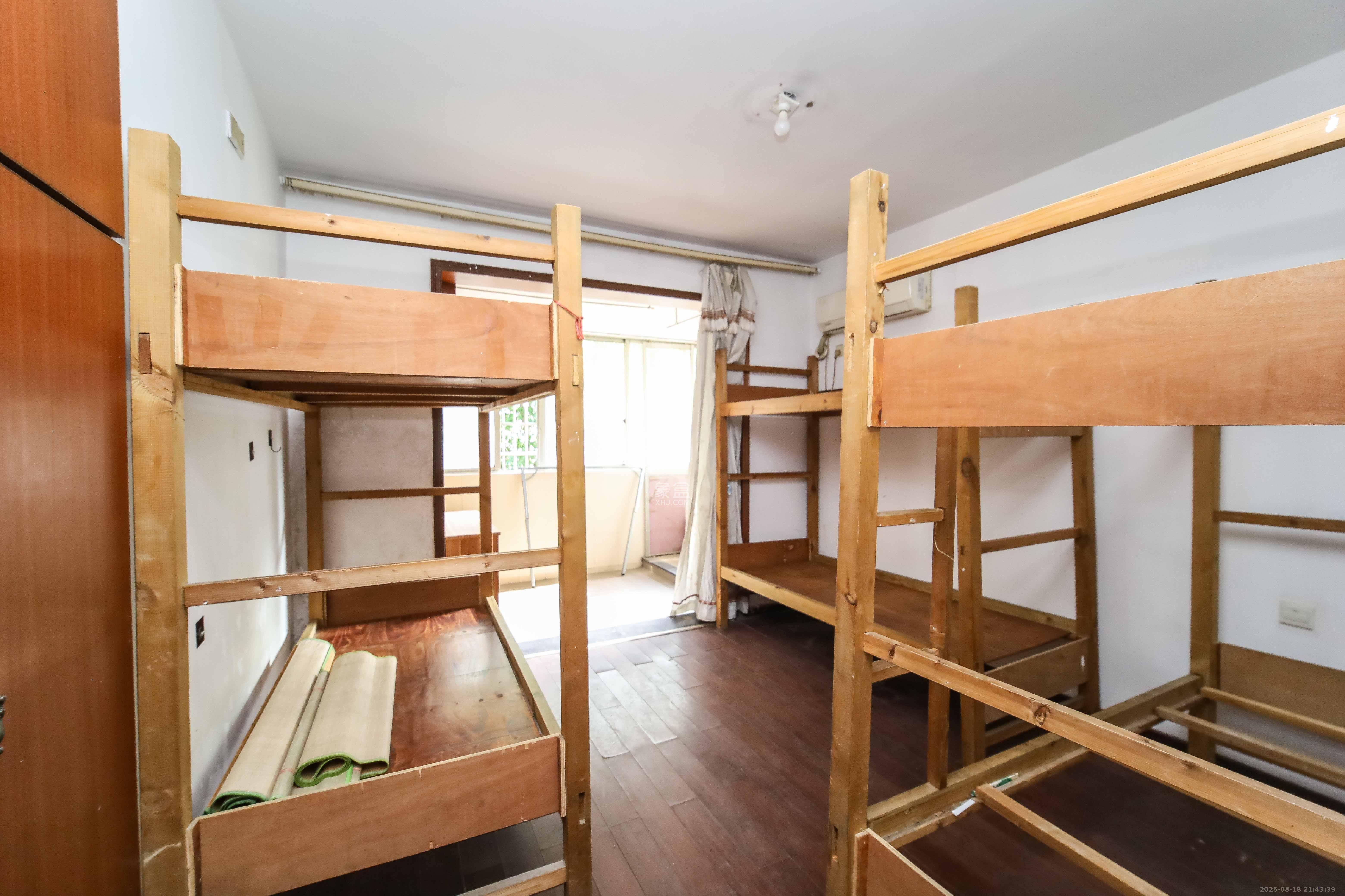 农广校单位宿舍  4室2厅2卫    79.8万 农广校单位宿舍  4室2厅2卫    79.8万卧室