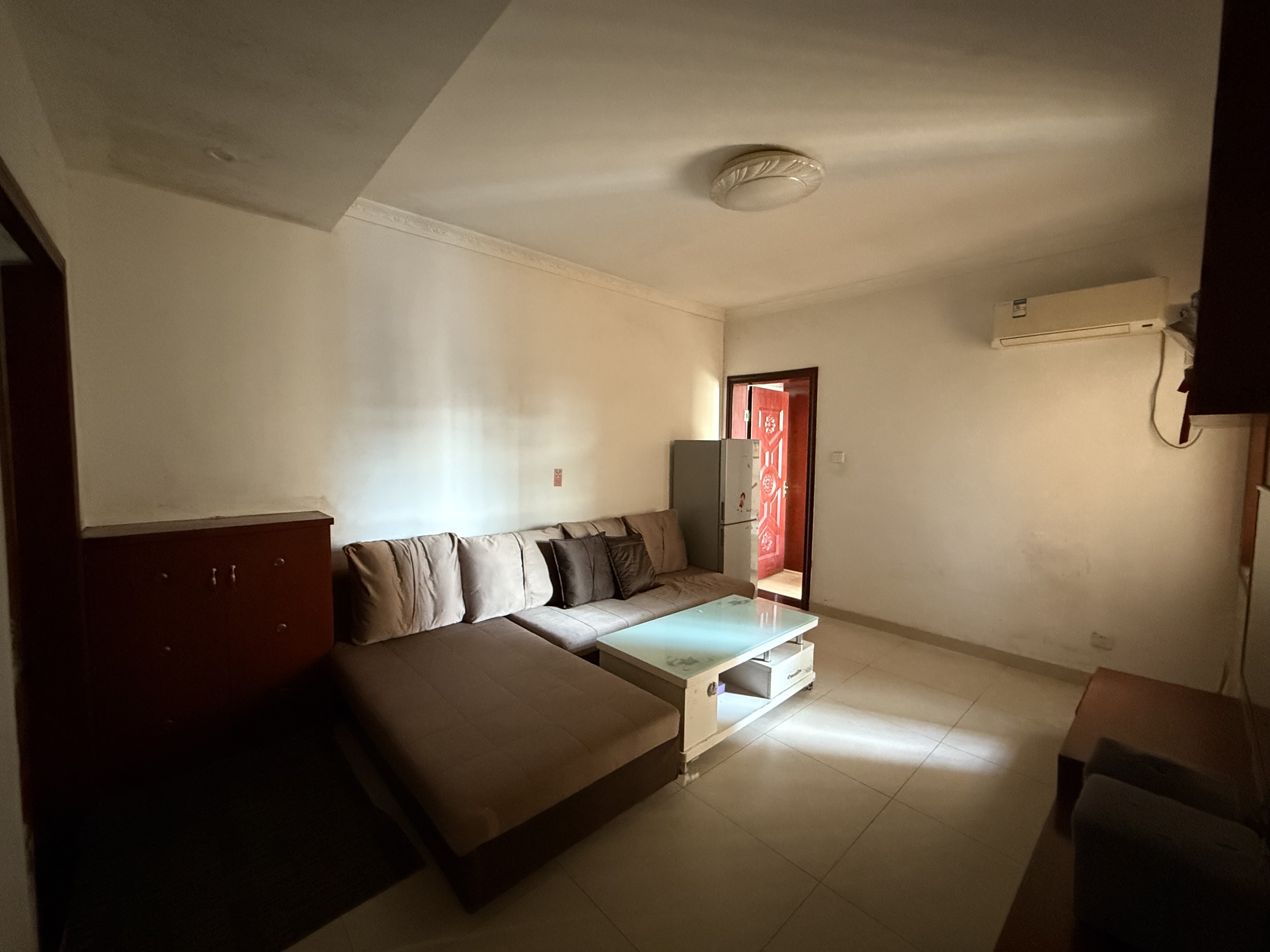 华湘贵府 1室1厅1卫 25.0万 华湘贵府 1室1厅1卫 25.0万客厅