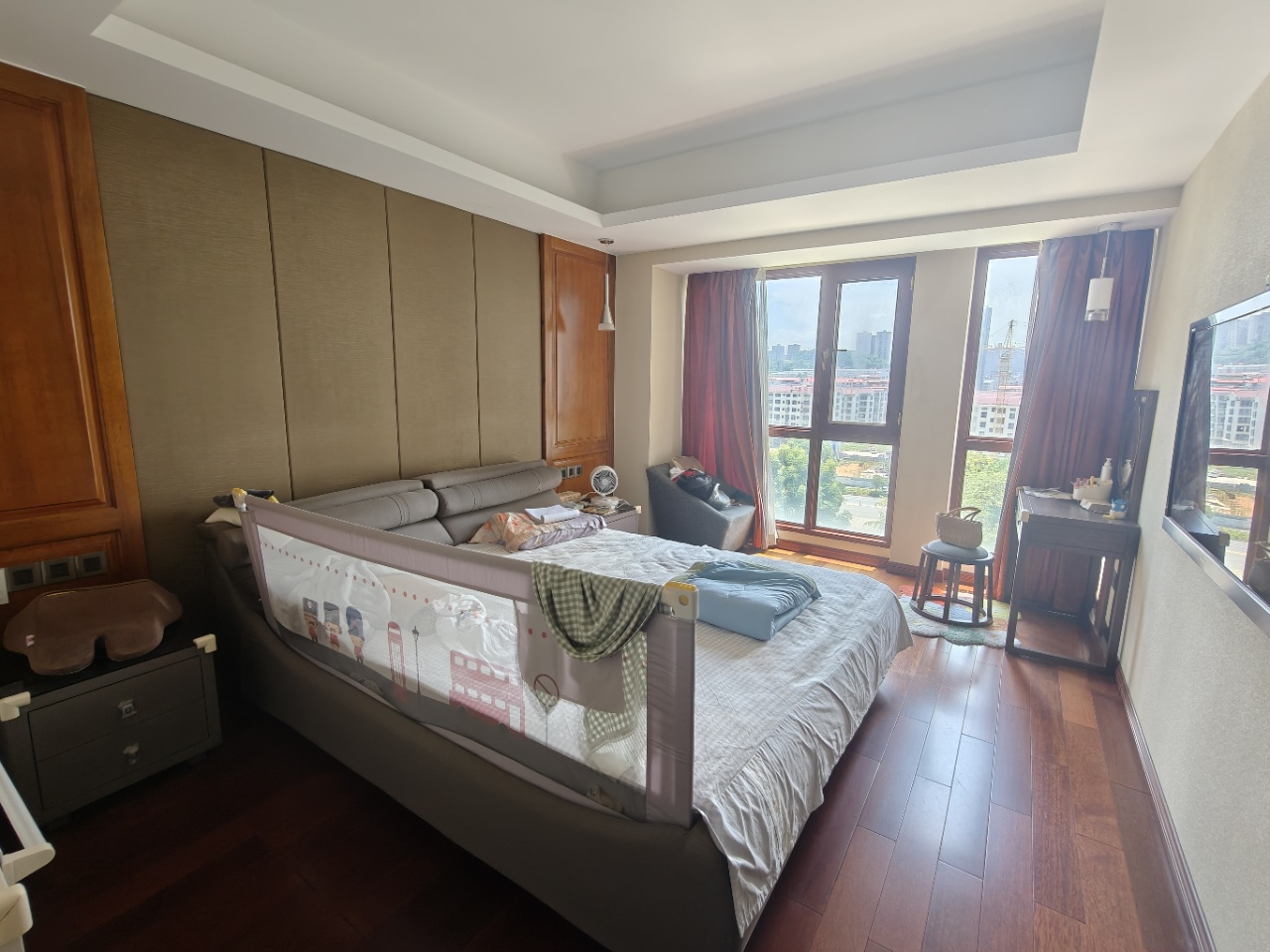 檀香山 5室2厅2卫 150.0万 檀香山 5室2厅2卫 150.0万客厅