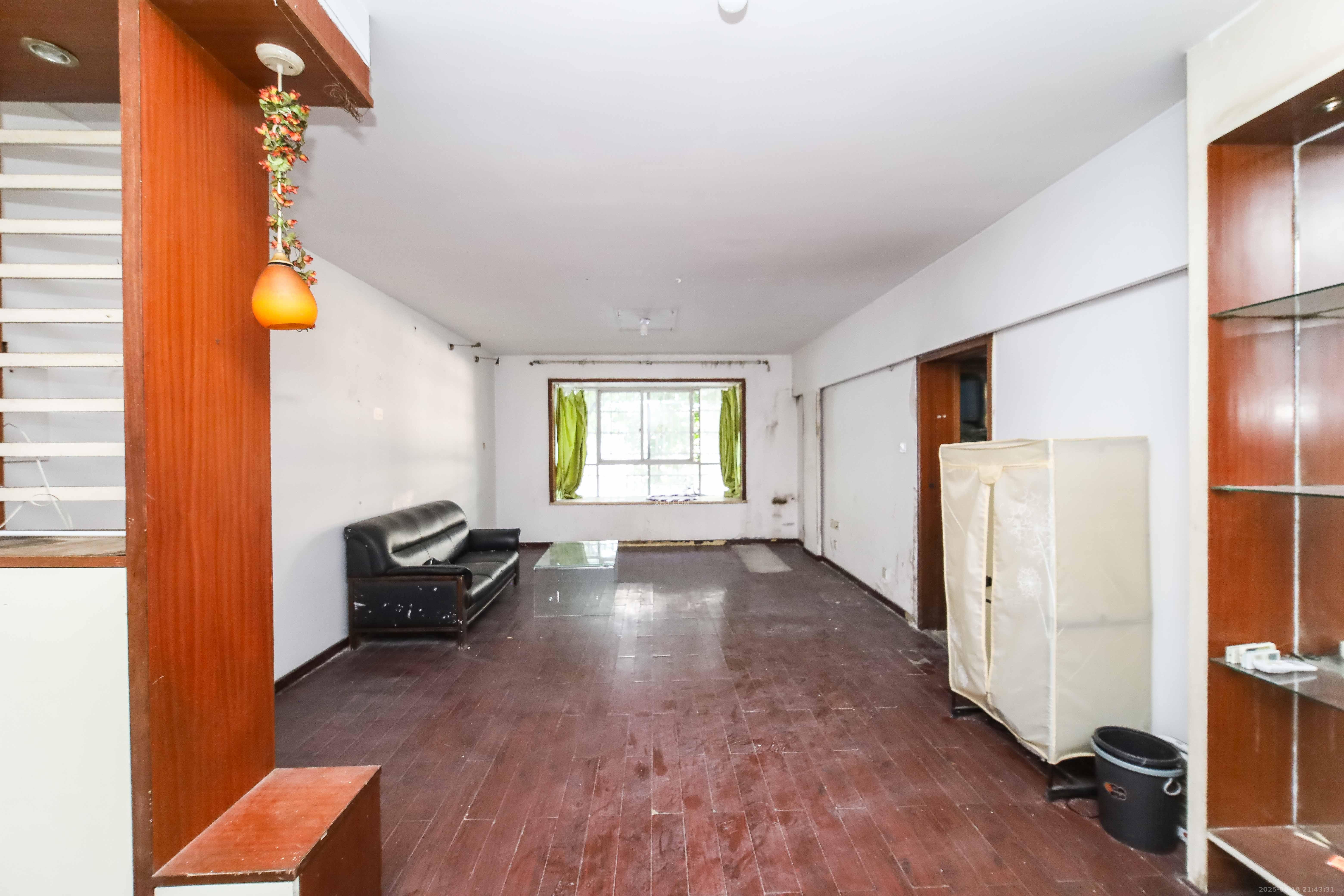 农广校单位宿舍  4室2厅2卫    79.8万 农广校单位宿舍  4室2厅2卫    79.8万客厅