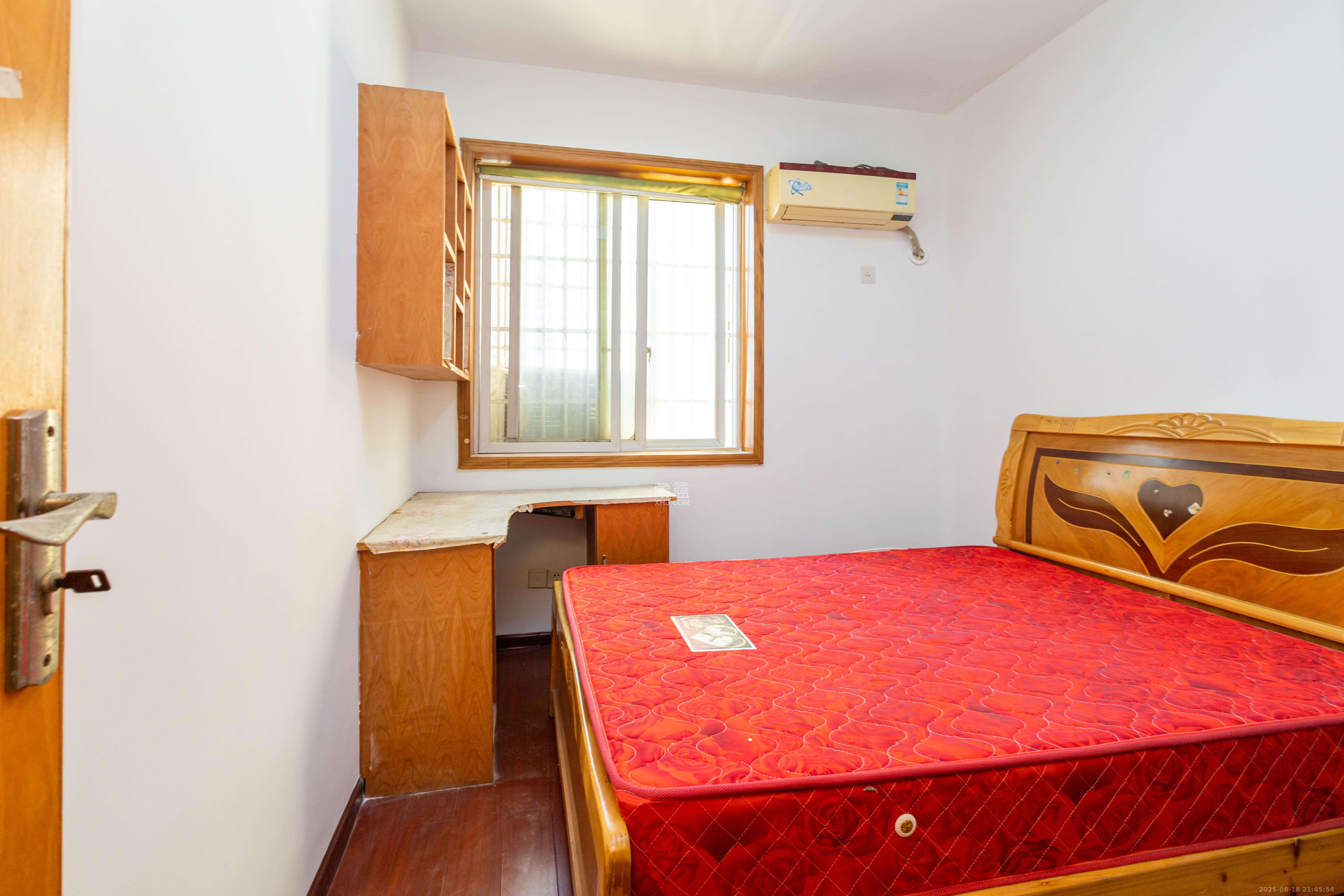 圣力华苑 2室2厅1卫 35.8万 圣力华苑 2室2厅1卫 35.8万卧室