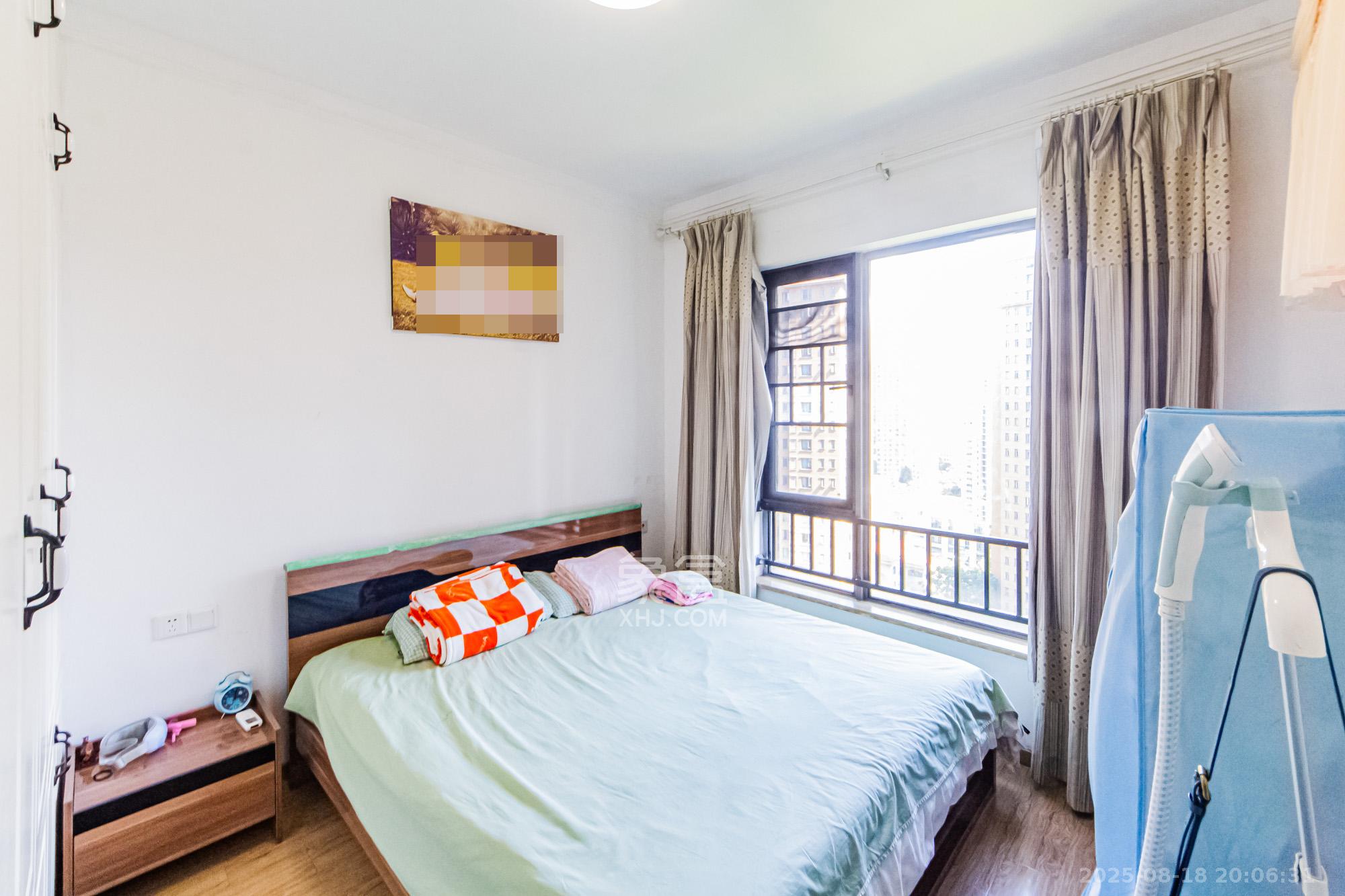 珠江郦城公园1号 3室2厅1卫 99.0万 珠江郦城公园1号 3室2厅1卫 99.0万卧室