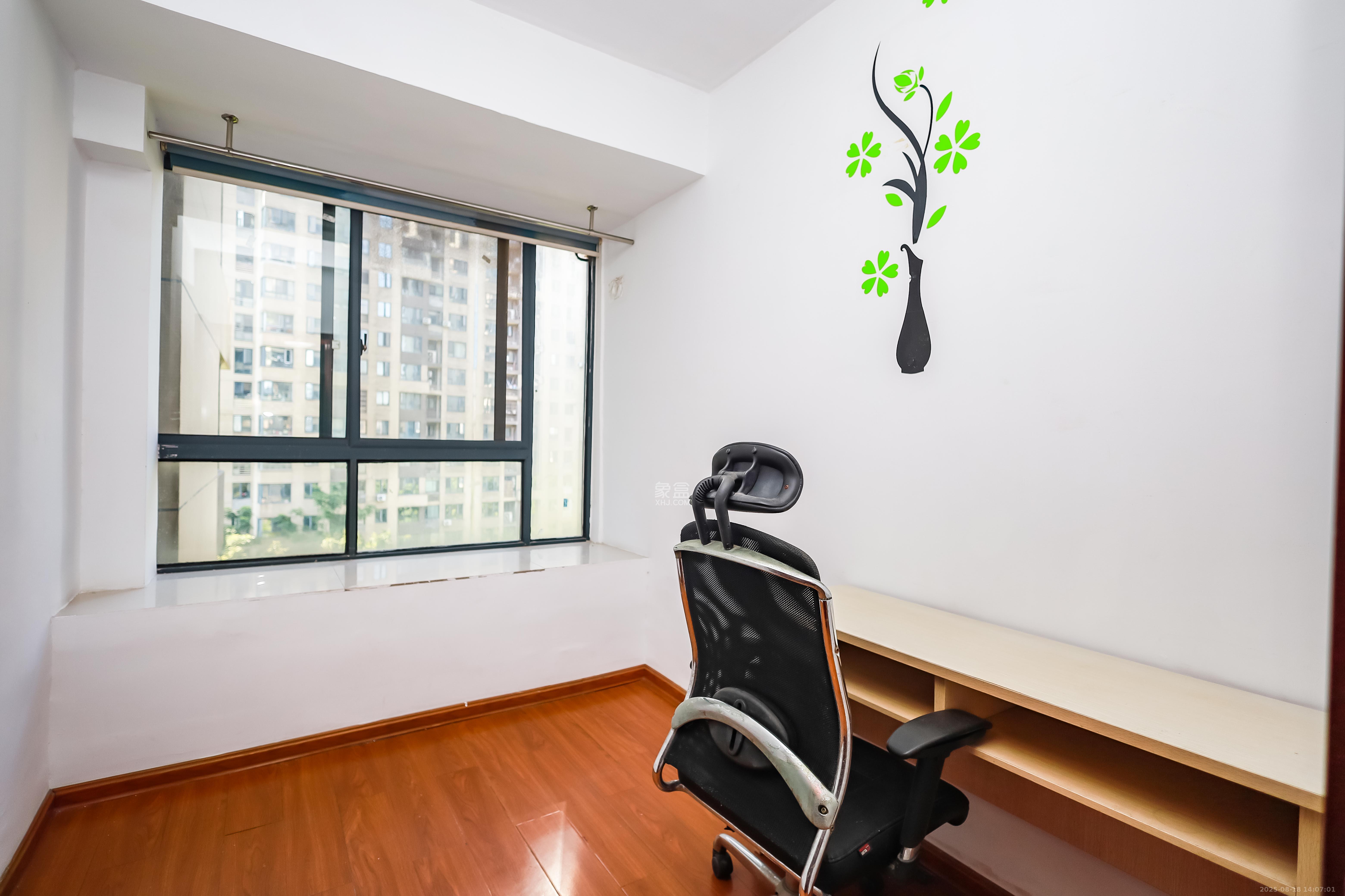 长房时代城  3室2厅1卫    82.8万 长房时代城  3室2厅1卫    82.8万卧室