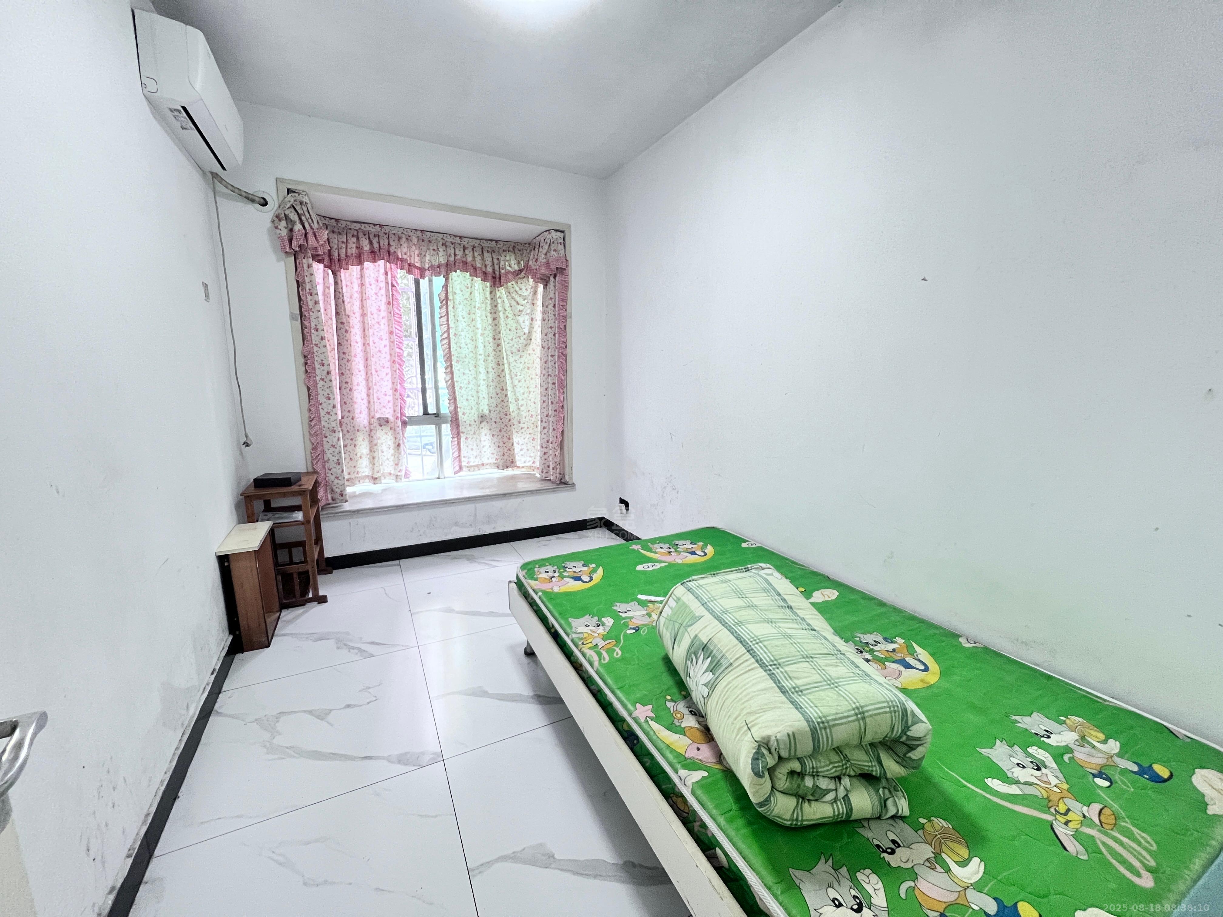 四季花园 4室2厅2卫 1700.0元/月 四季花园 4室2厅2卫 1700.0元/月室内图