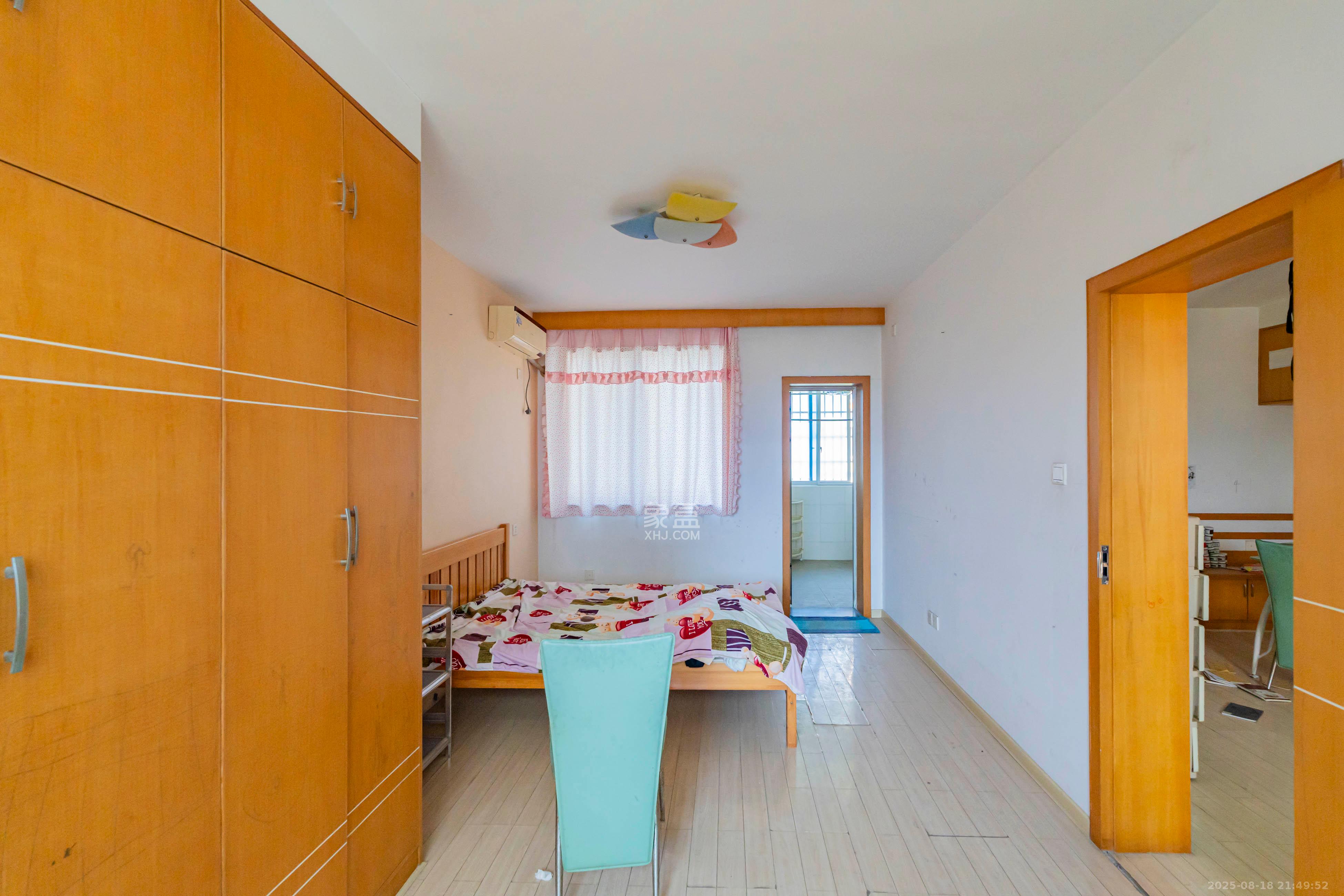 四方小区  3室2厅2卫    88.0万 四方小区  3室2厅2卫    88.0万卧室