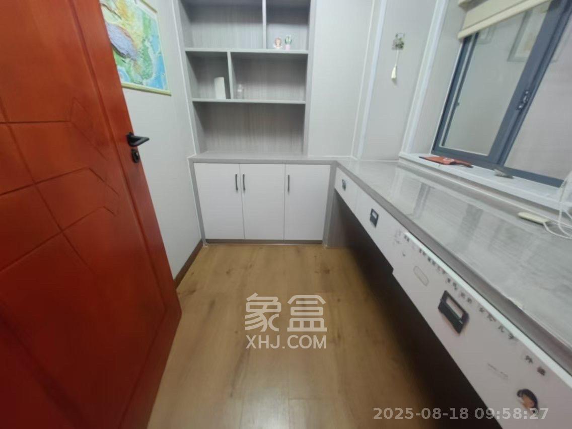鼎丰前城  5室2厅2卫   4500.00元/月室内图