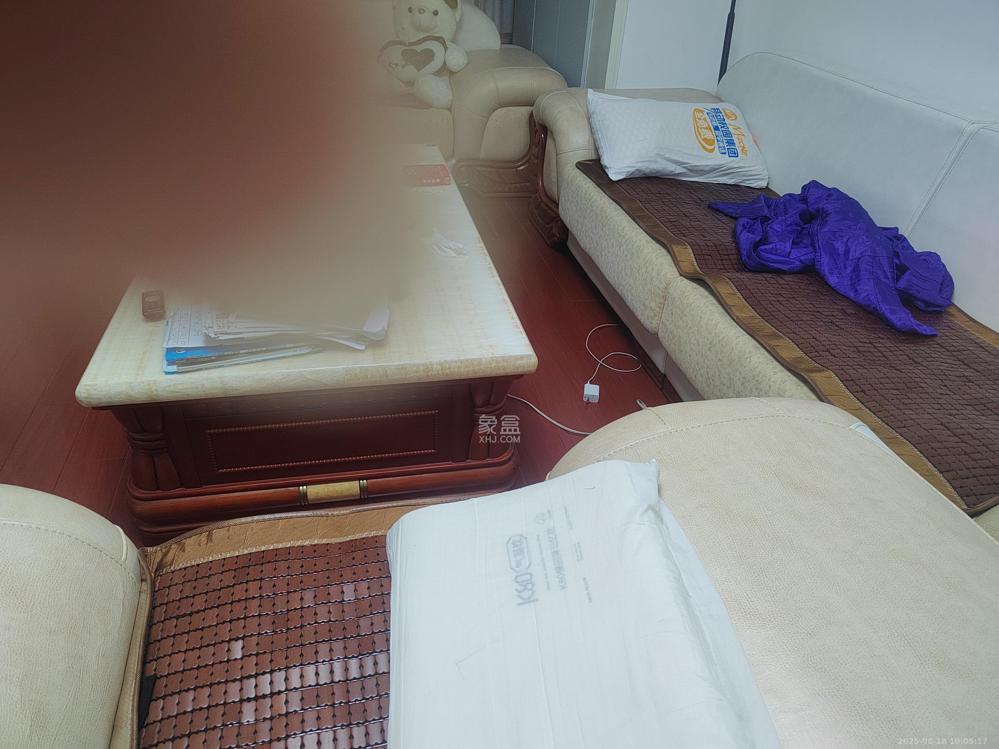 鄱阳小区  3室2厅2卫   2000.00元/月