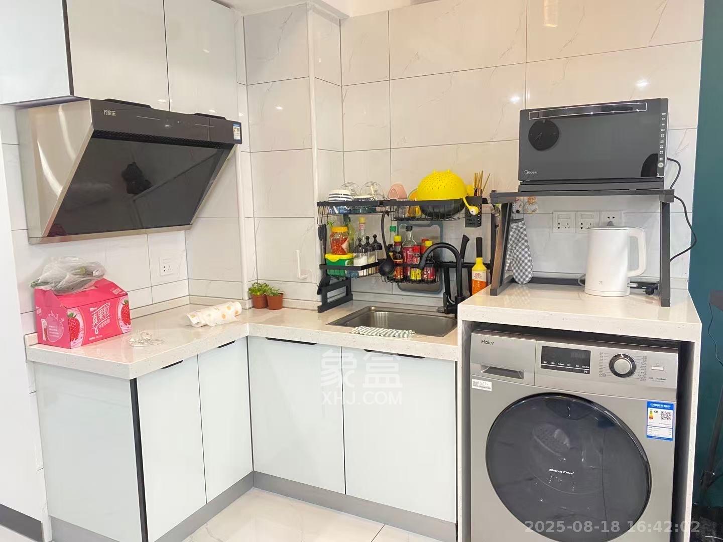 弘坤云寓 1室1厅1卫 2600.0元/月 弘坤云寓 1室1厅1卫 2600.0元/月室内图