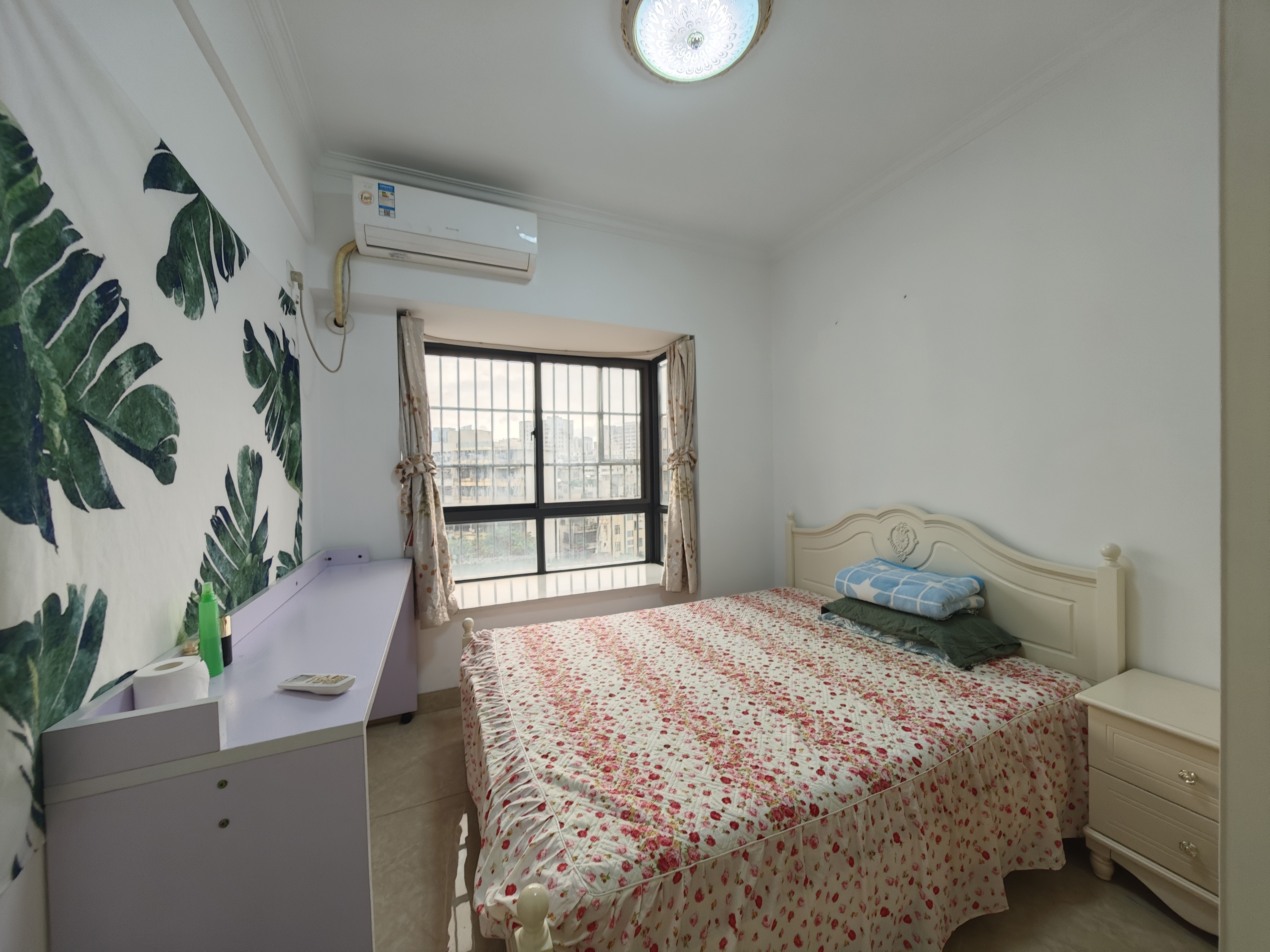 星华佳园 4室2厅2卫 206.0万 星华佳园 4室2厅2卫 206.0万客厅