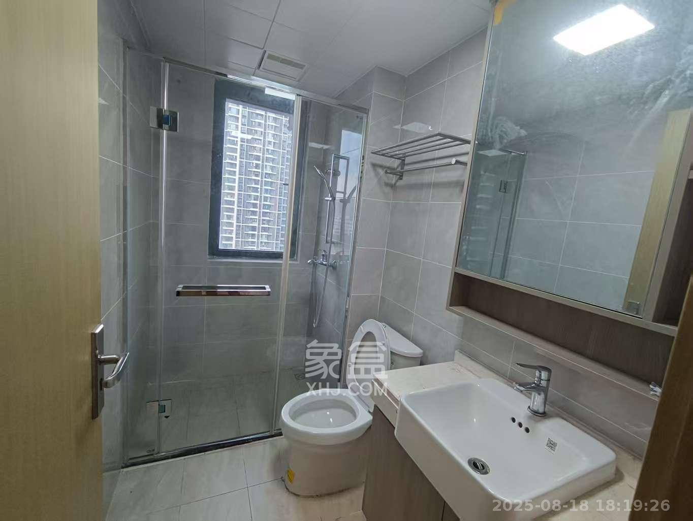 清控湖山雅居南区  4室1厅2卫    2700.0元/月 清控湖山雅居南区  4室1厅2卫    2700.0元/月室内图