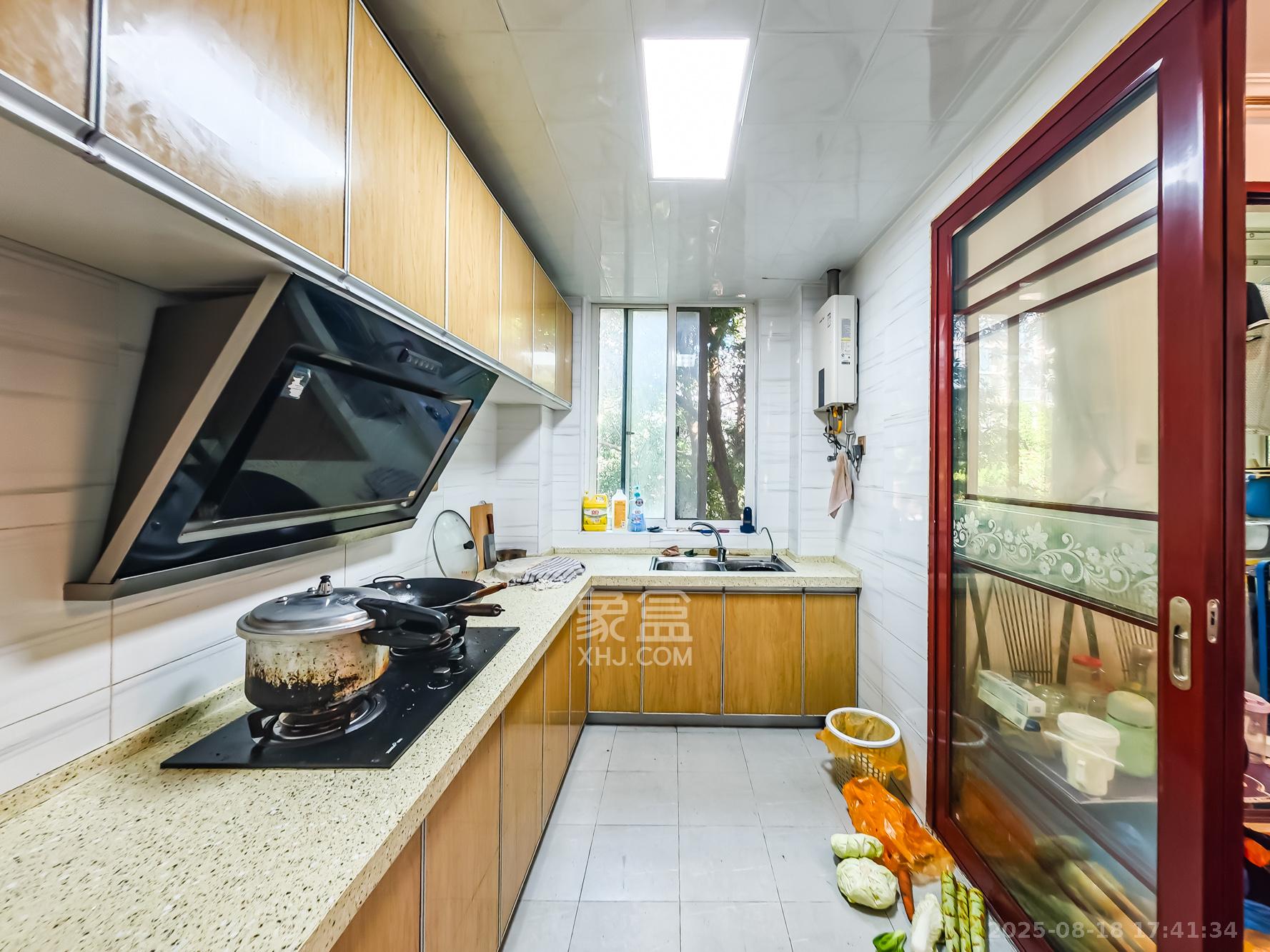 山语城一期 3室2厅2卫 88.0万 山语城一期 3室2厅2卫 88.0万厨房