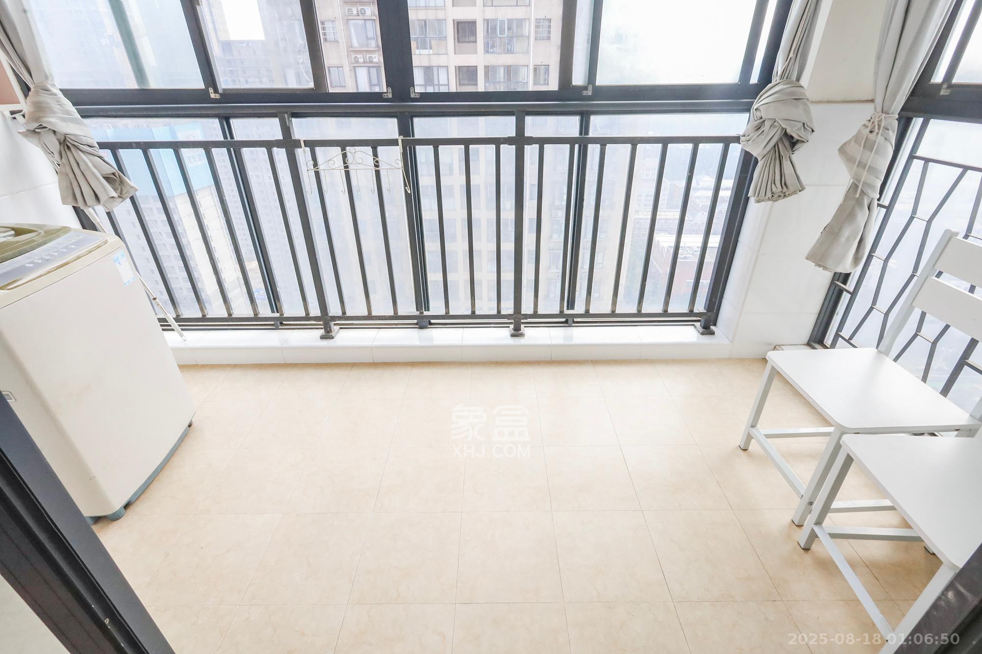 钰龙天下一期 1室2厅1卫 200.0万 钰龙天下一期 1室2厅1卫 200.0万阳台