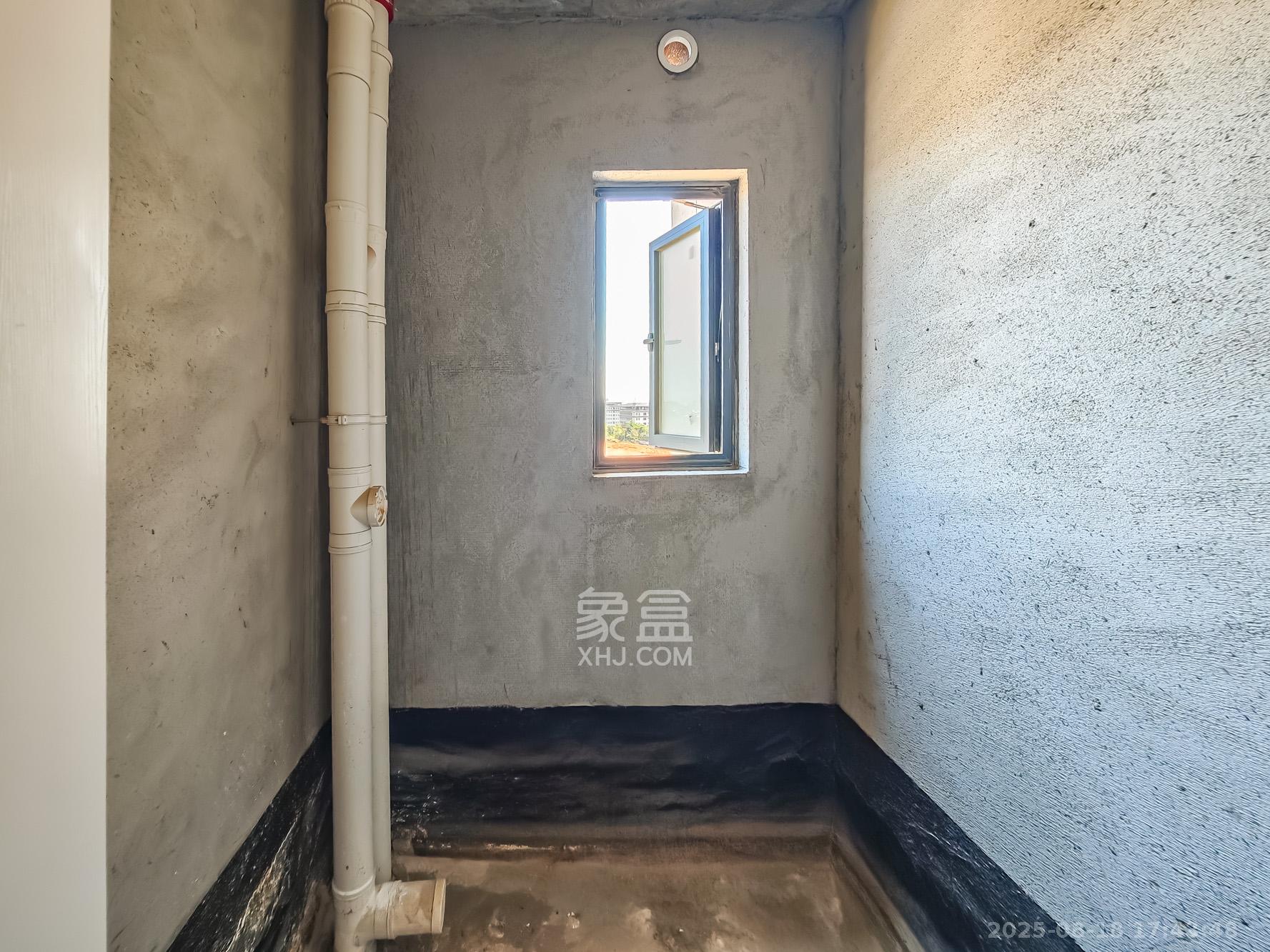 上置绿洲雅宾利  4室2厅2卫   118.00万卫生间