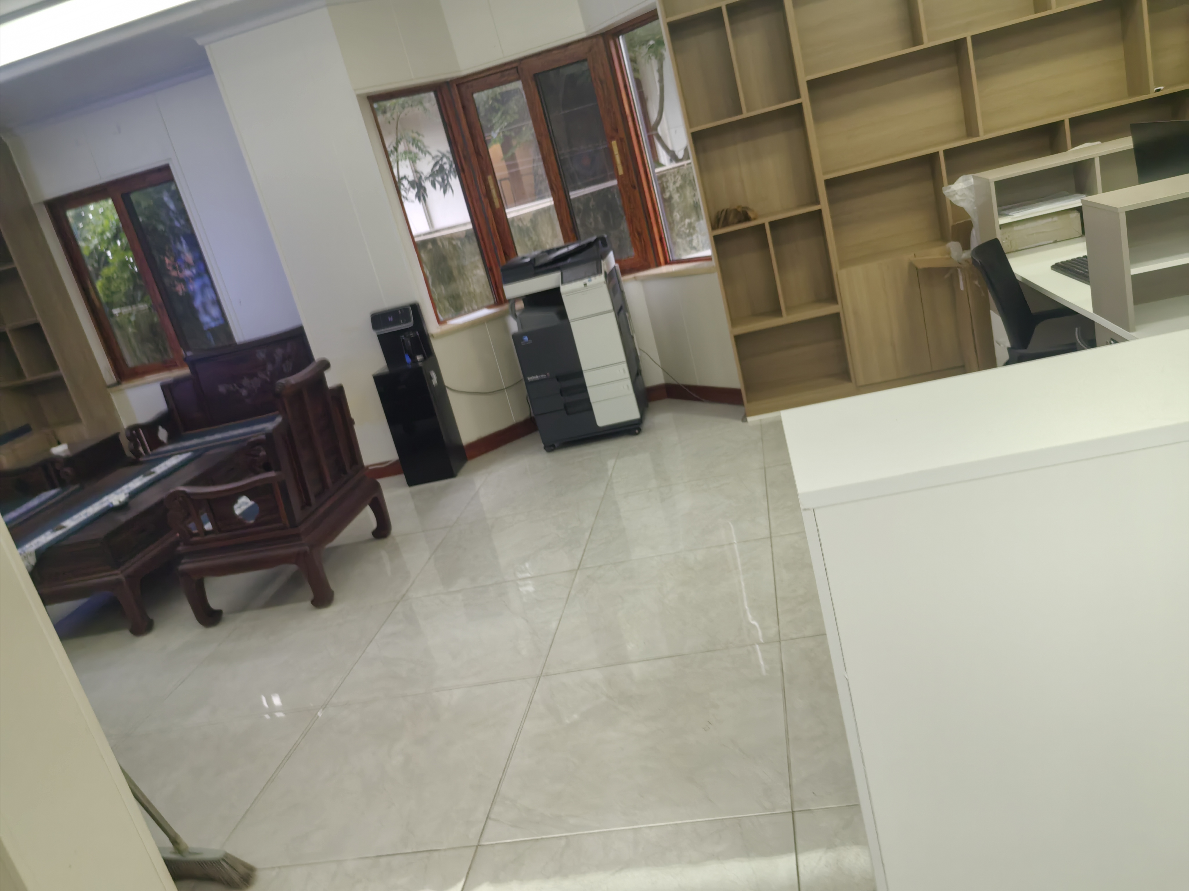 西湾别墅 8室3厅2卫 20000.0元/月 西湾别墅 8室3厅2卫 20000.0元/月室内图