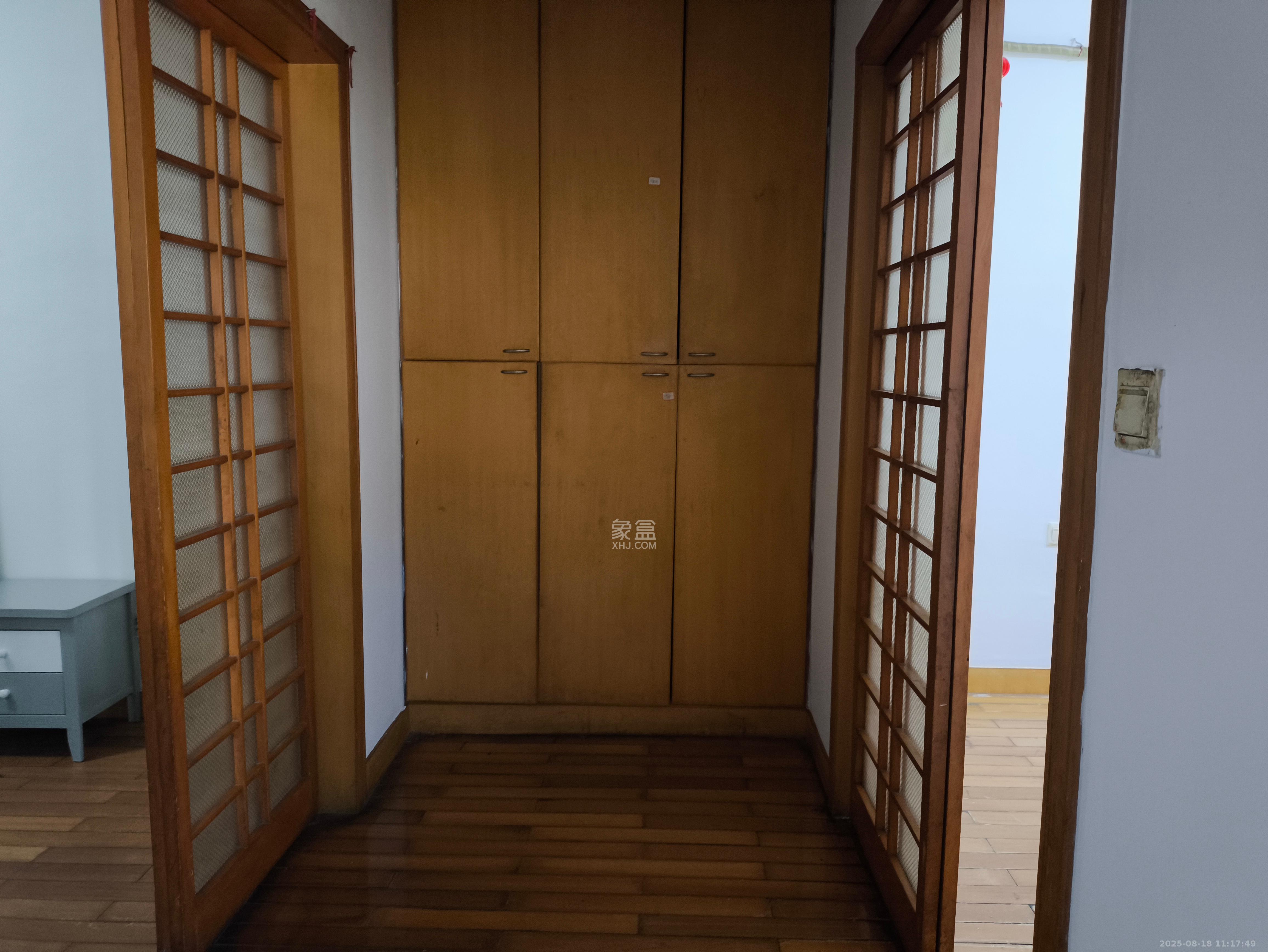 八一路散盘 2室1厅1卫 2200.0元/月 八一路散盘 2室1厅1卫 2200.0元/月室内图