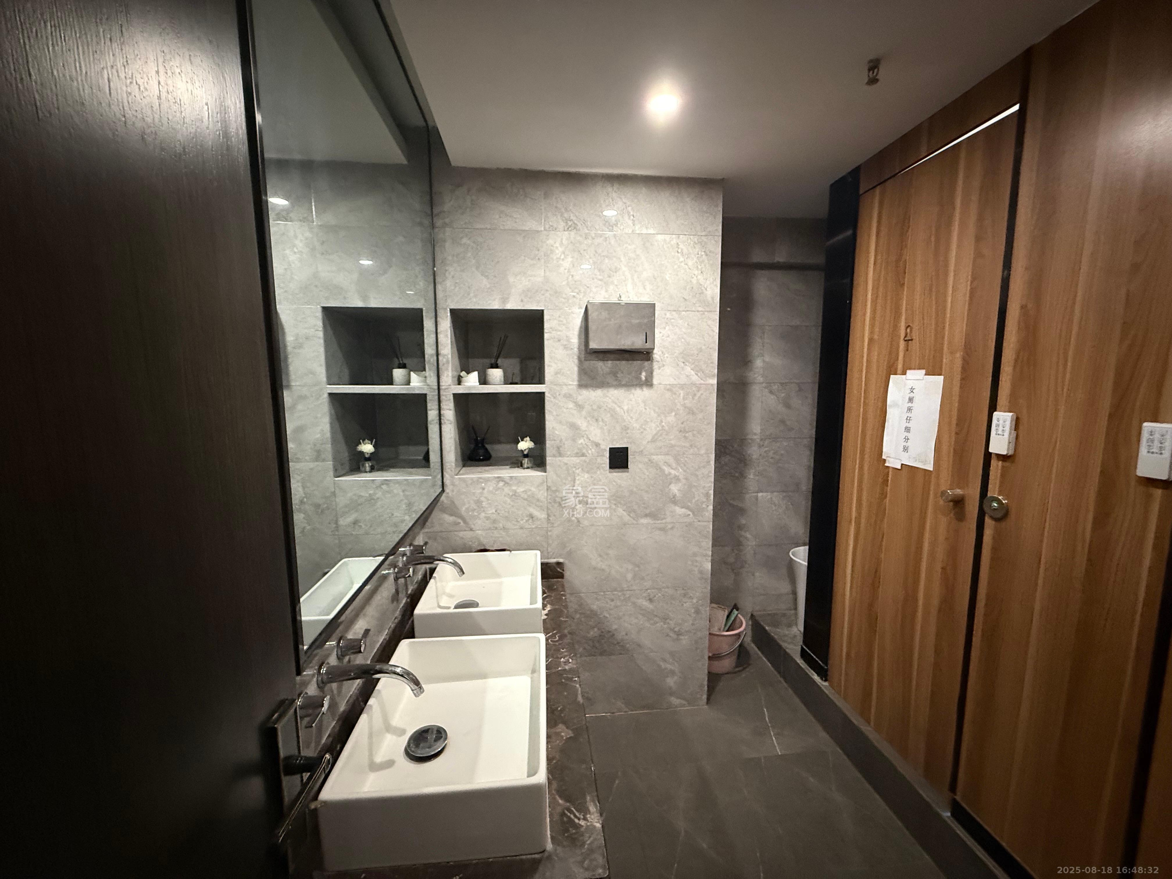 复地星光天地 1室2厅1卫 5000.0元/月 复地星光天地 1室2厅1卫 5000.0元/月室内图