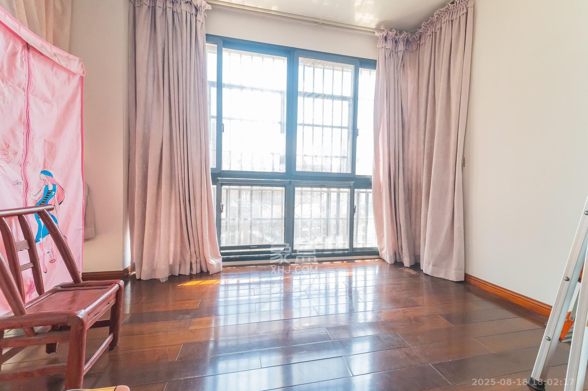 华润凤凰城一期 3室2厅2卫 88.8万 华润凤凰城一期 3室2厅2卫 88.8万阳台