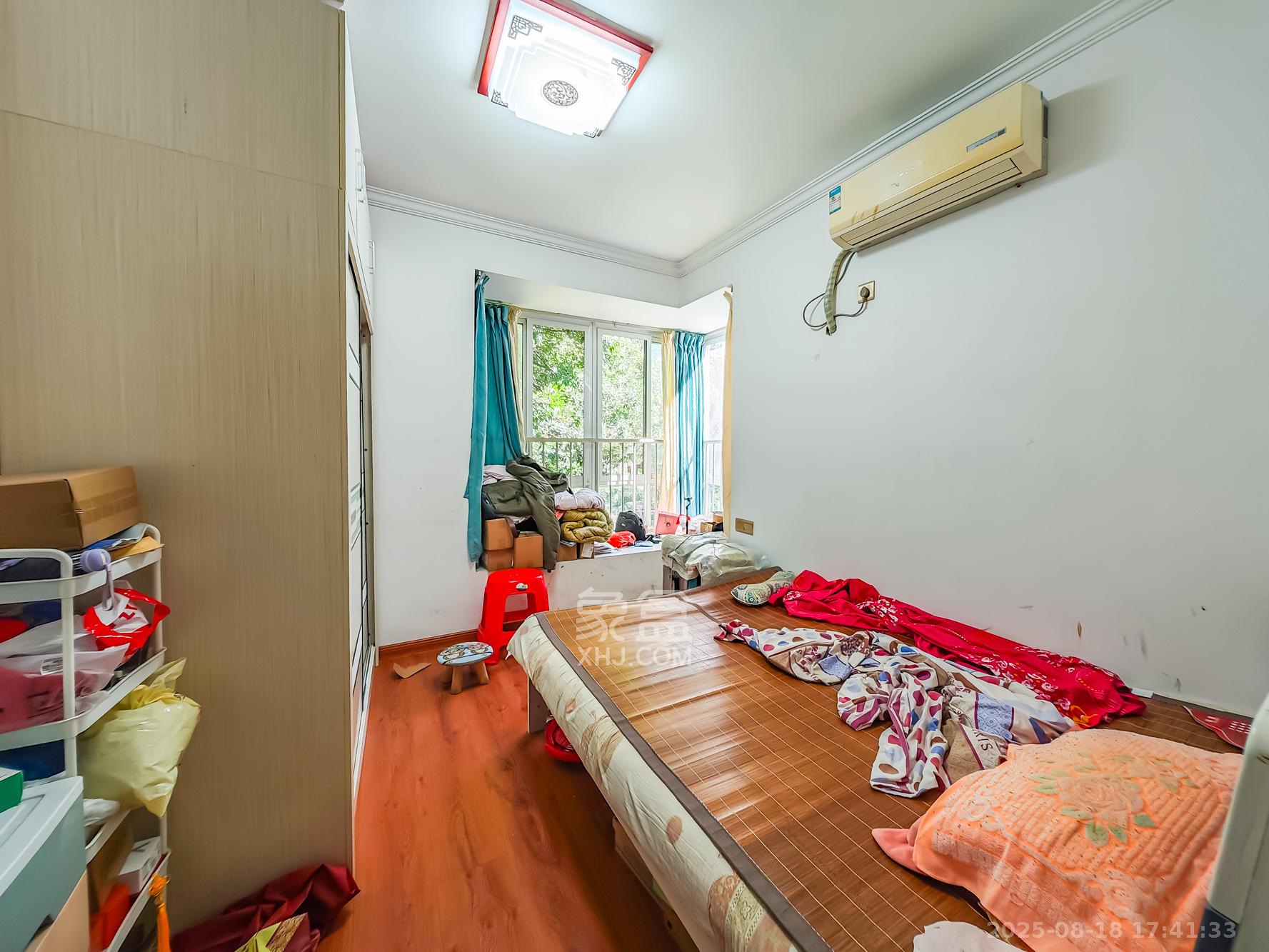 山语城一期 3室2厅2卫 88.0万 山语城一期 3室2厅2卫 88.0万卧室