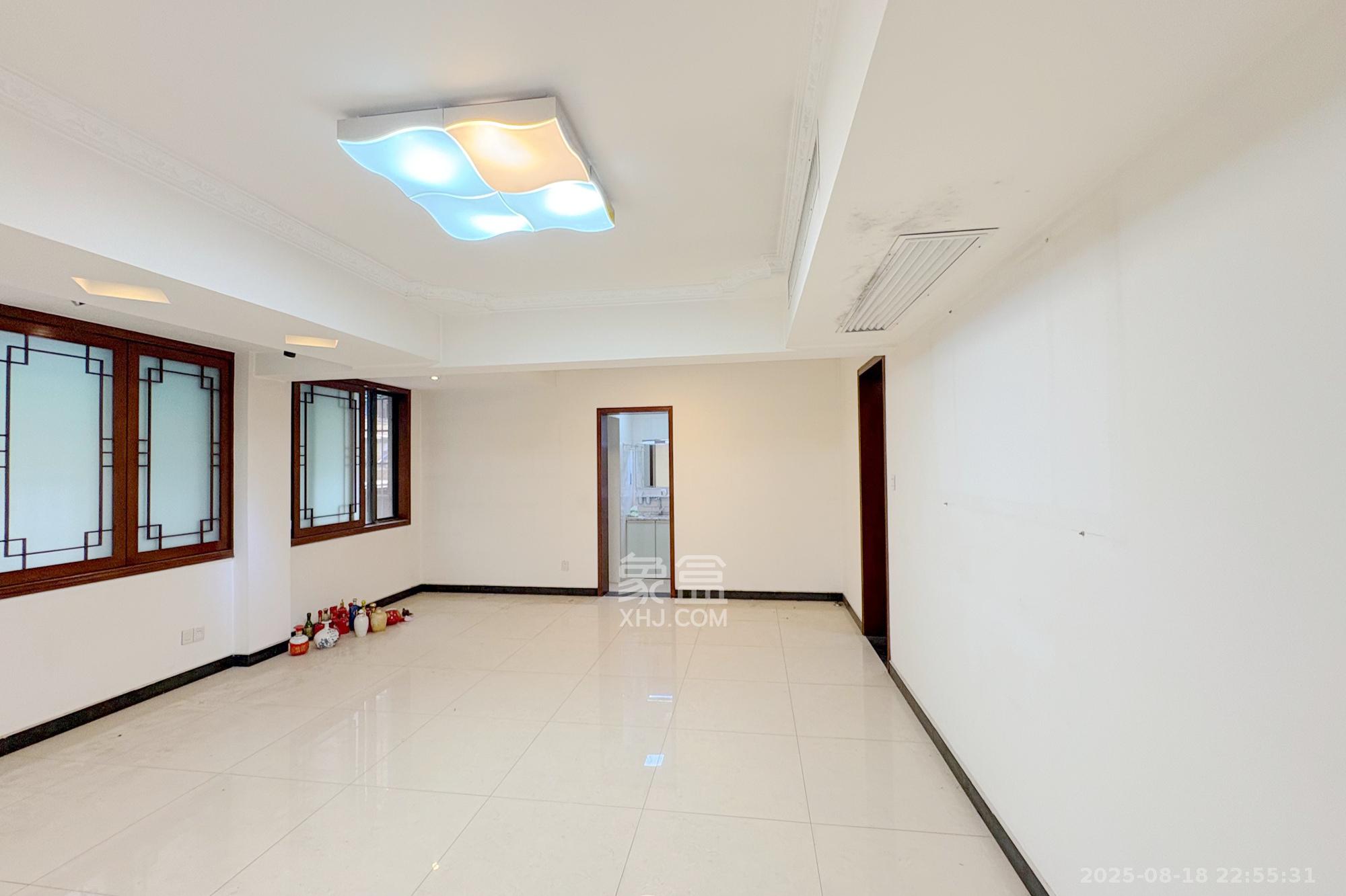 华天大酒店宿舍楼 3室2厅1卫 75.0万 华天大酒店宿舍楼 3室2厅1卫 75.0万客厅