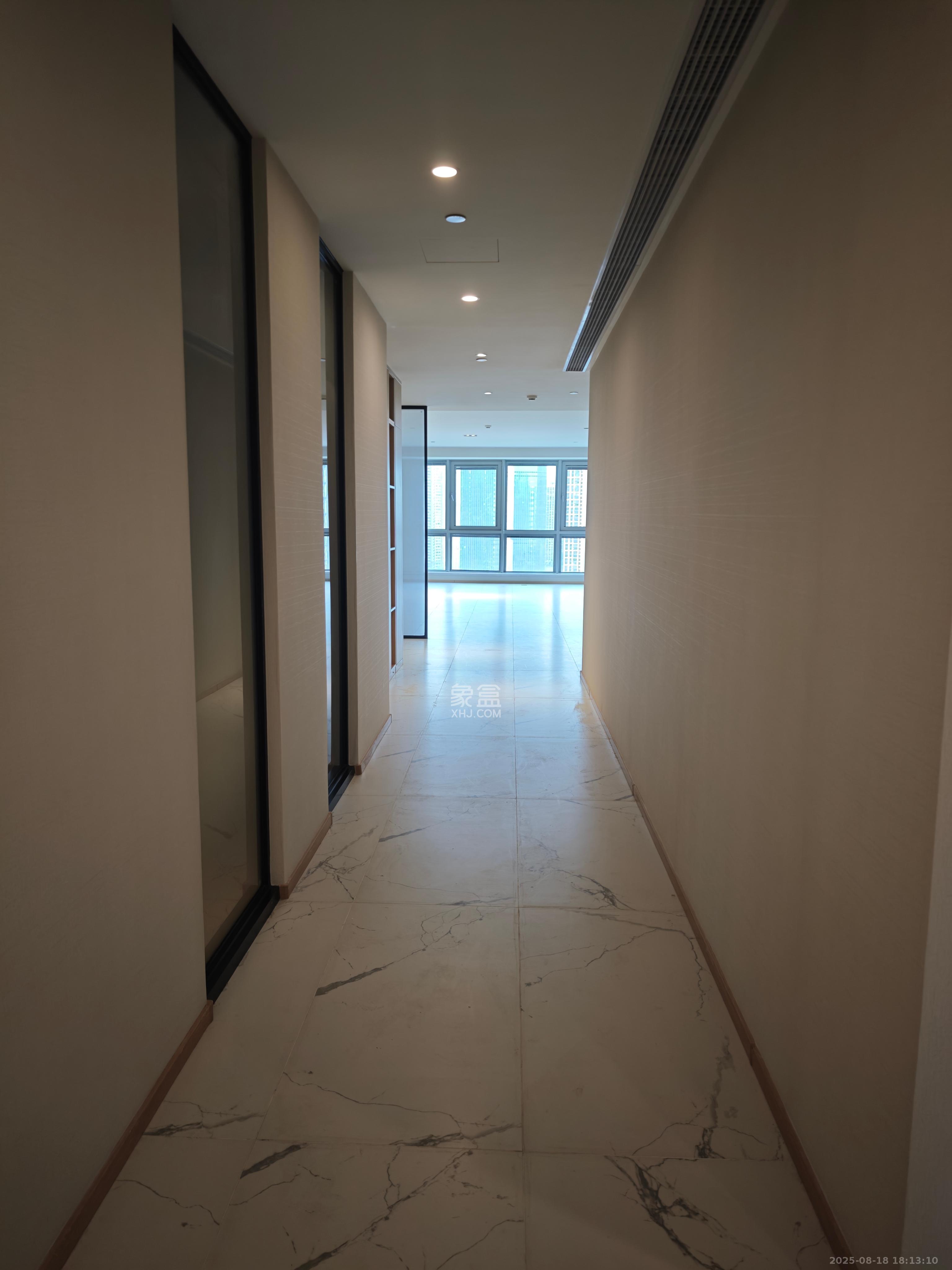 正荣梅溪紫阙台  4室2厅3卫    8500.0元/月室内图