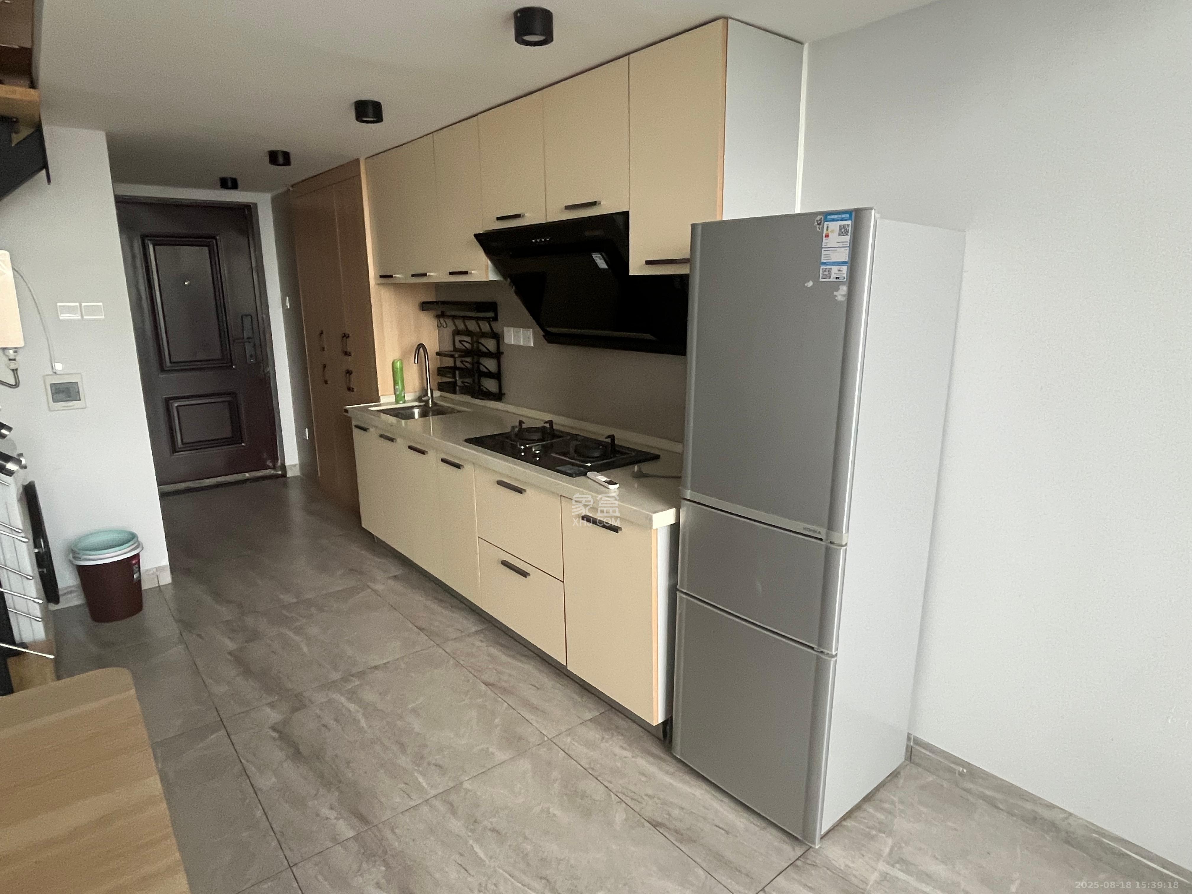 裕天国际商汇中心 1室0厅0卫 1700.0元/月 裕天国际商汇中心 1室0厅0卫 1700.0元/月室内图