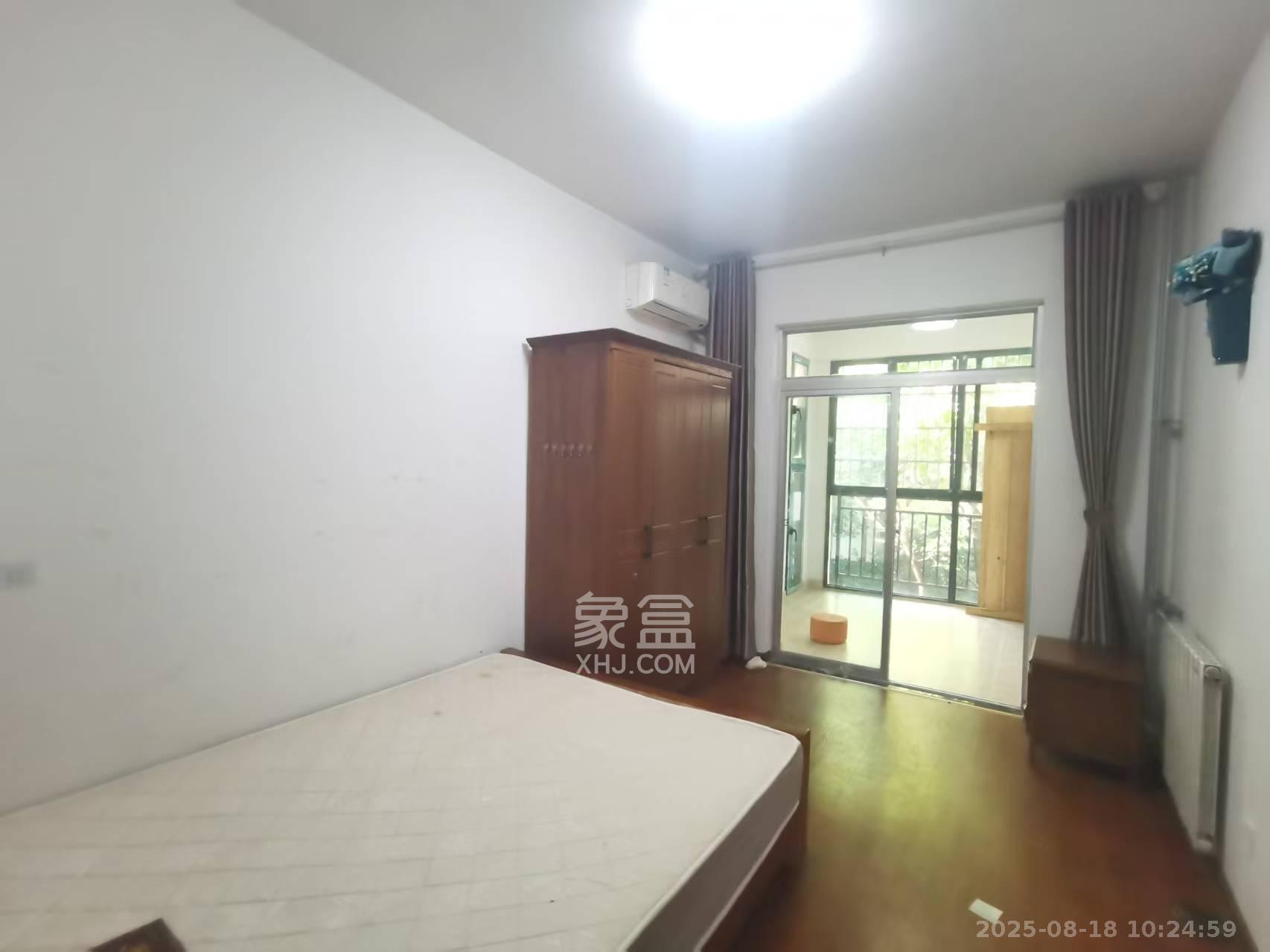 九峰小区(一二三四区) 4室2厅2卫 3500.0元/月 九峰小区(一二三四区) 4室2厅2卫 3500.0元/月室内图