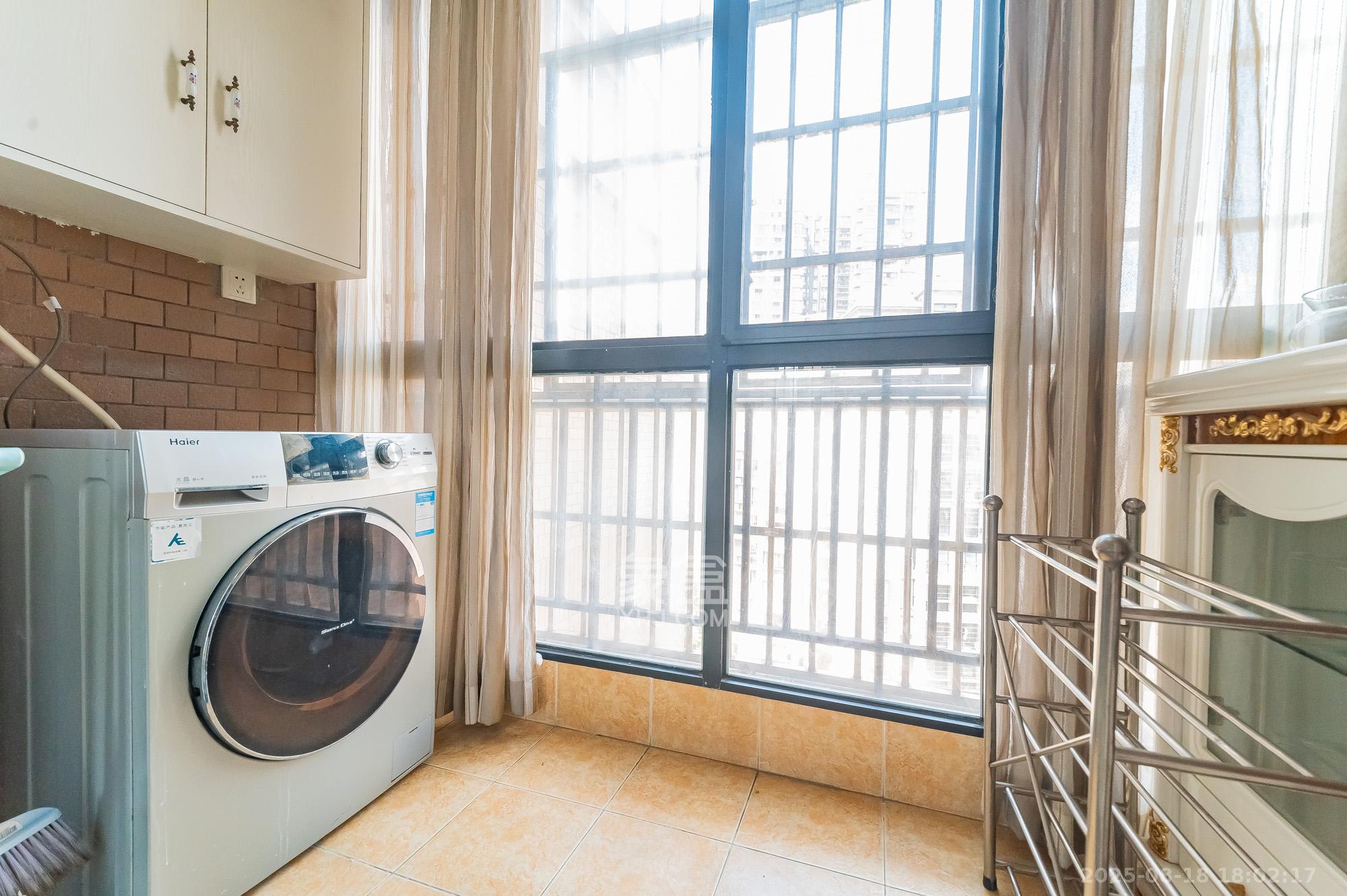 华润凤凰城一期 3室2厅2卫 88.8万 华润凤凰城一期 3室2厅2卫 88.8万阳台