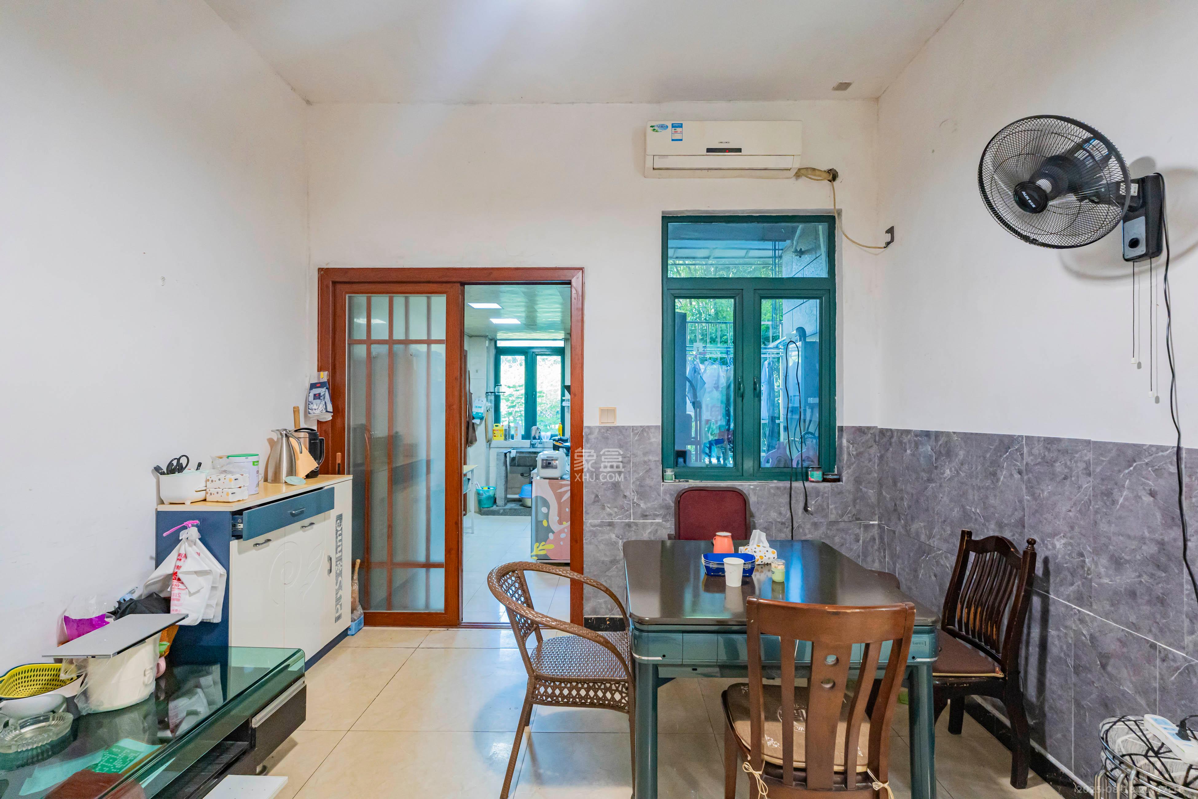 恒大雅苑 4室2厅2卫 108.0万 恒大雅苑 4室2厅2卫 108.0万客厅