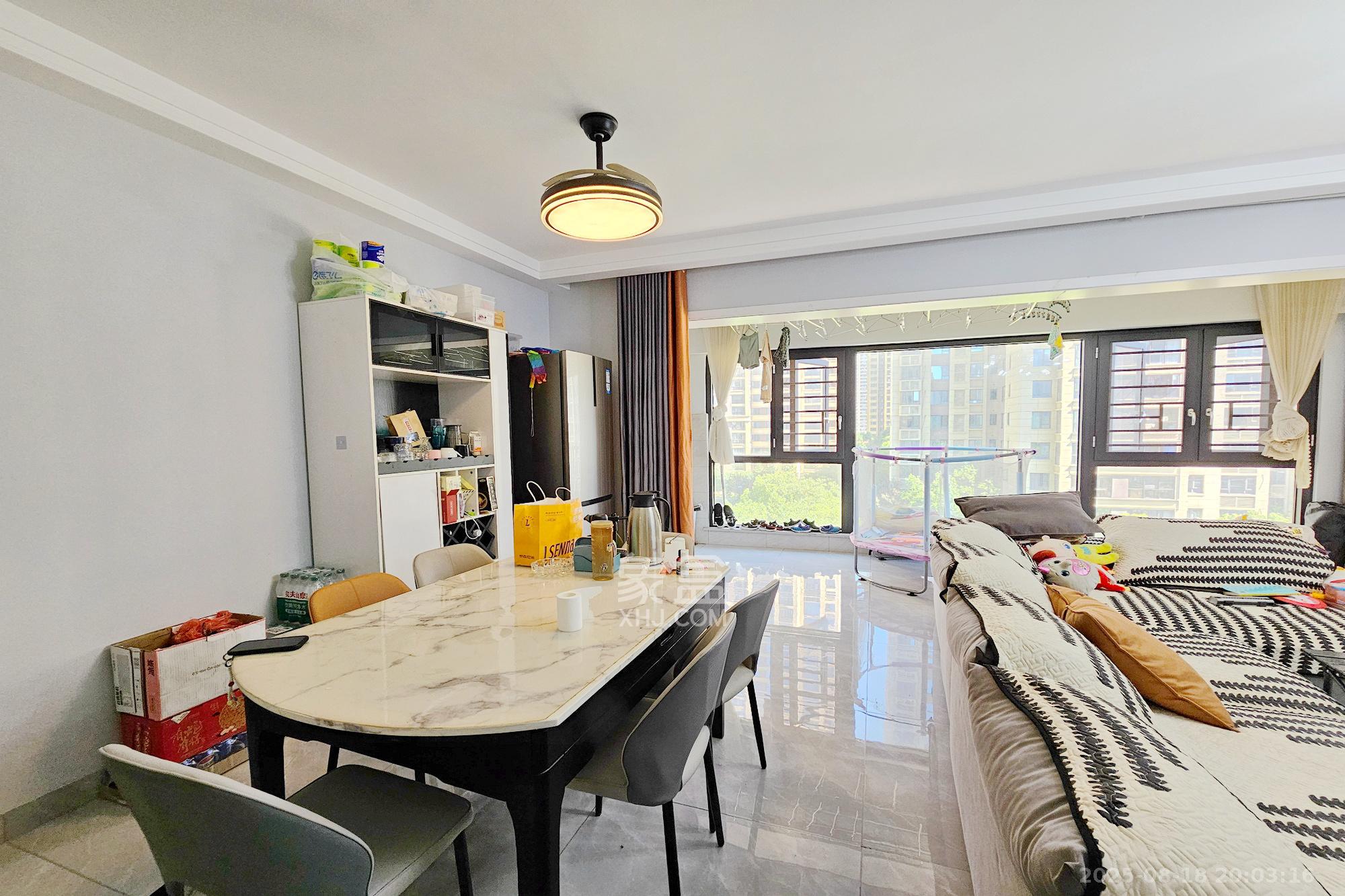 阳光城尚东湾蓝莓苑  4室2厅2卫    135.0万 阳光城尚东湾蓝莓苑  4室2厅2卫    135.0万客厅