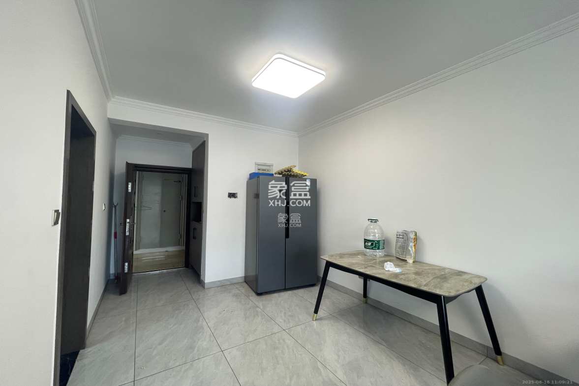 奥克斯滨仕花园(奥克斯洋湖广场/奥克斯中心)  3室2厅2卫    3000.0元/月 奥克斯滨仕花园(奥克斯洋湖广场/奥克斯中心)  3室2厅2卫    3000.0元/月室内图